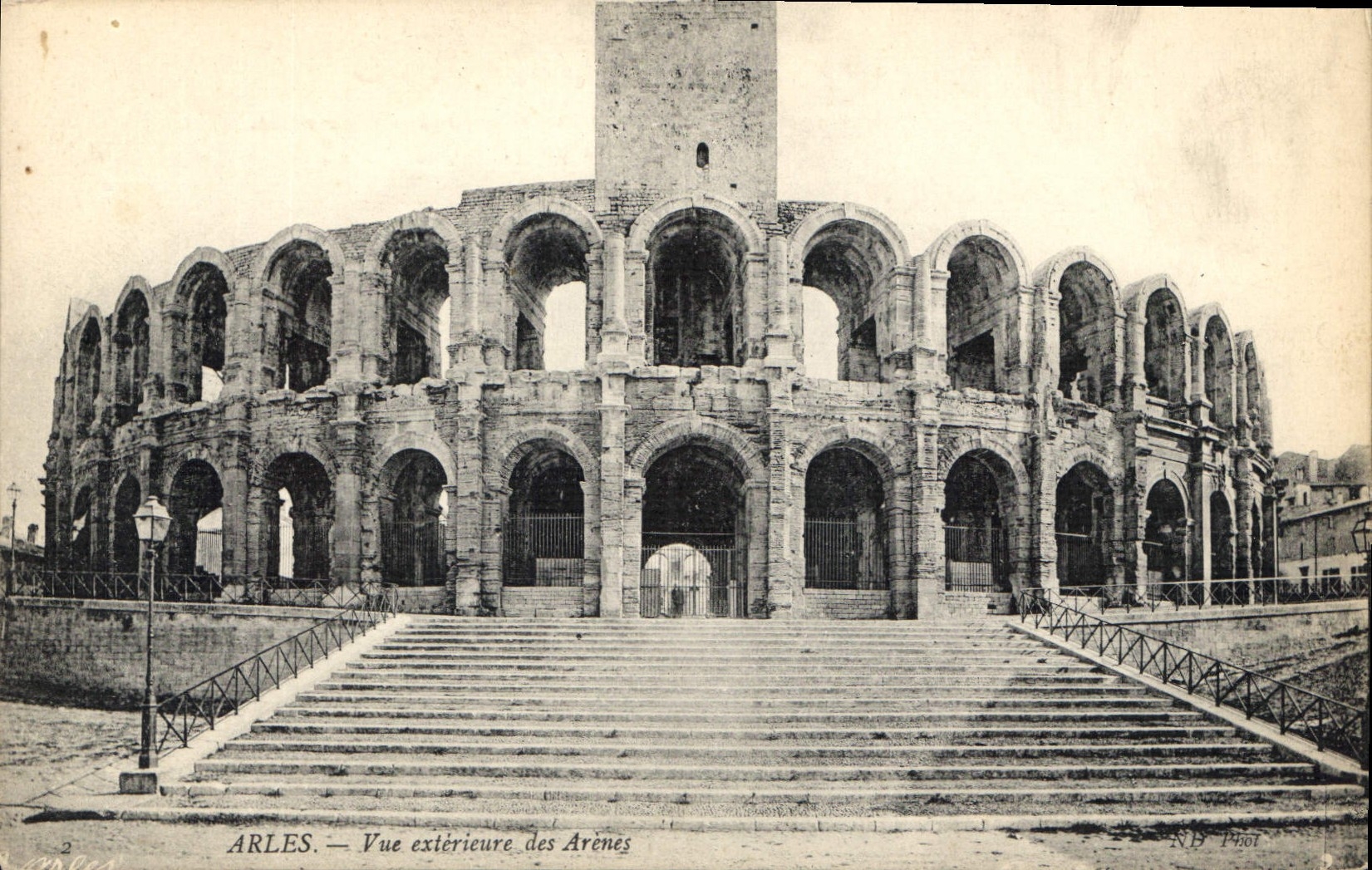 CPA Arles vue exterieure des Arenes 