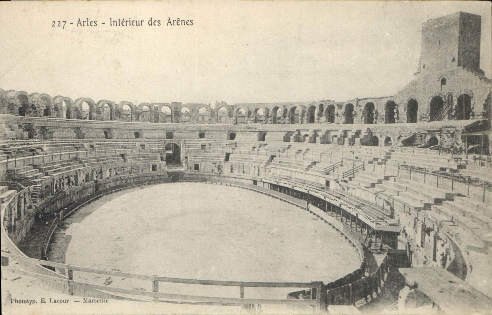 CPA Arles Interieur des Arenes 