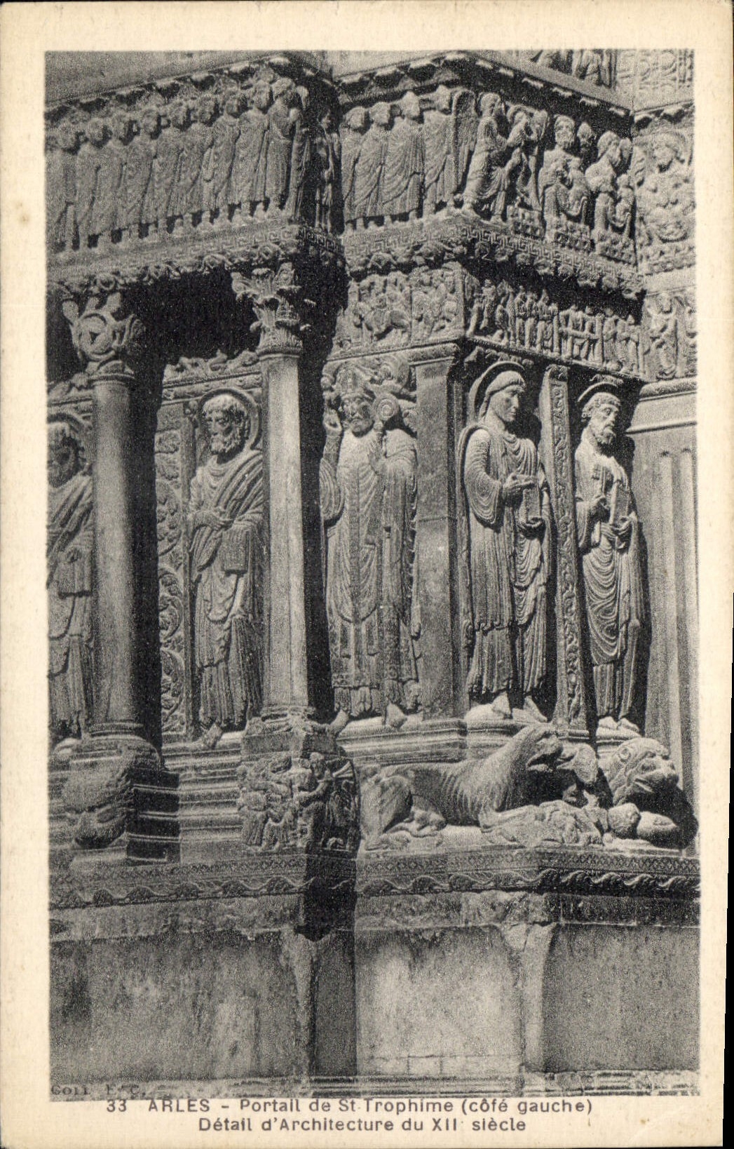 CPA Arles Portail de St Trophime Cote gauche detail d'Architecture du XII siecle 