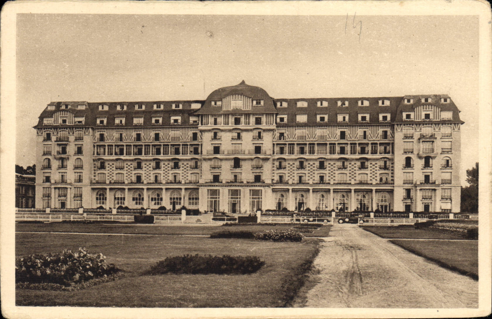 CPA Deauville la Plage Fleurie Hotel Royal G Wybo architecte