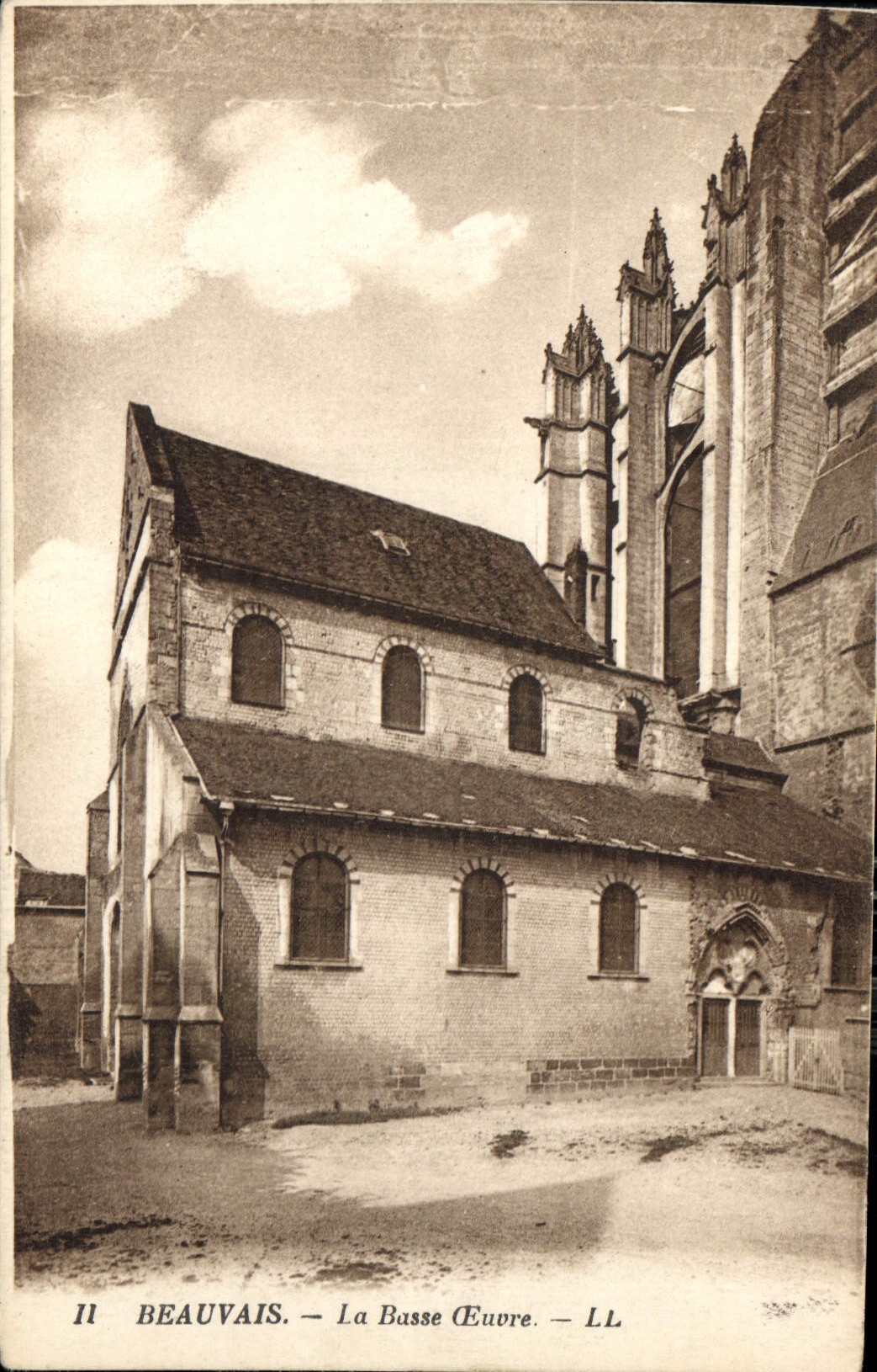 CPA Beauvais la Basse Oeuvre 