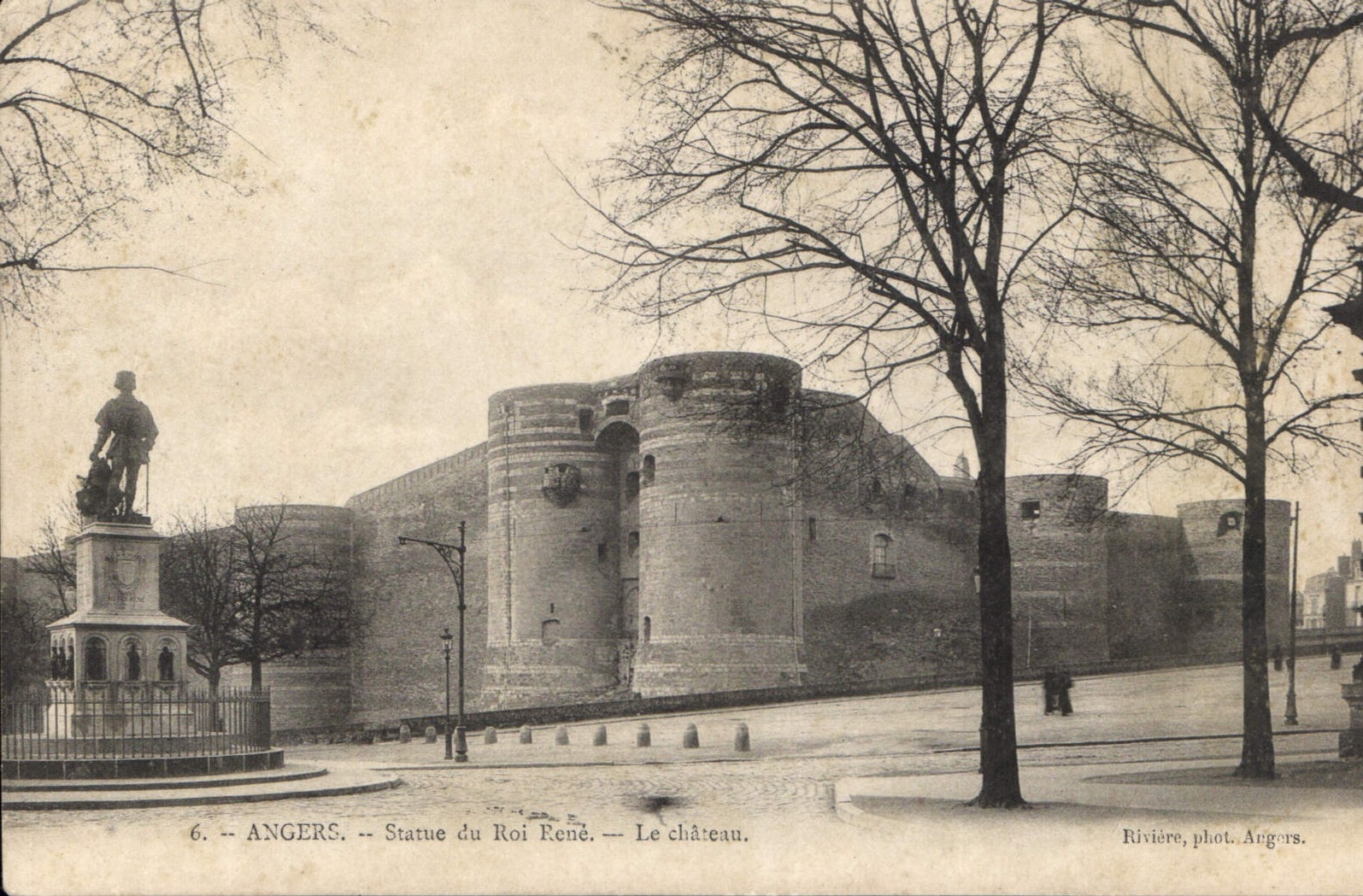 CPA Angers Statue du Roi Rene le Chateau 