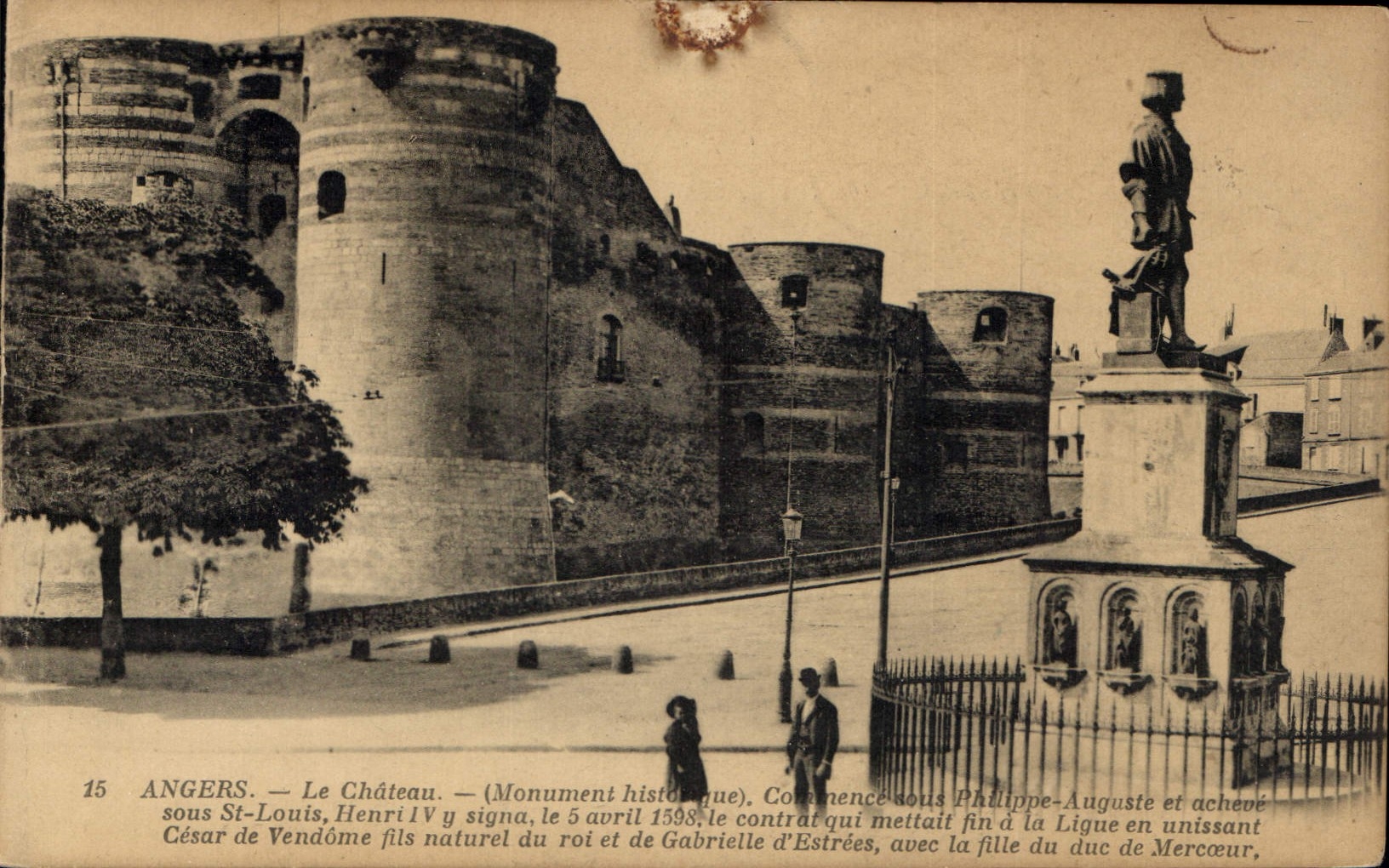 CPA Angers le Chateau Monument historique Commence sous Philippe Auguste et acheve sous St Louis 