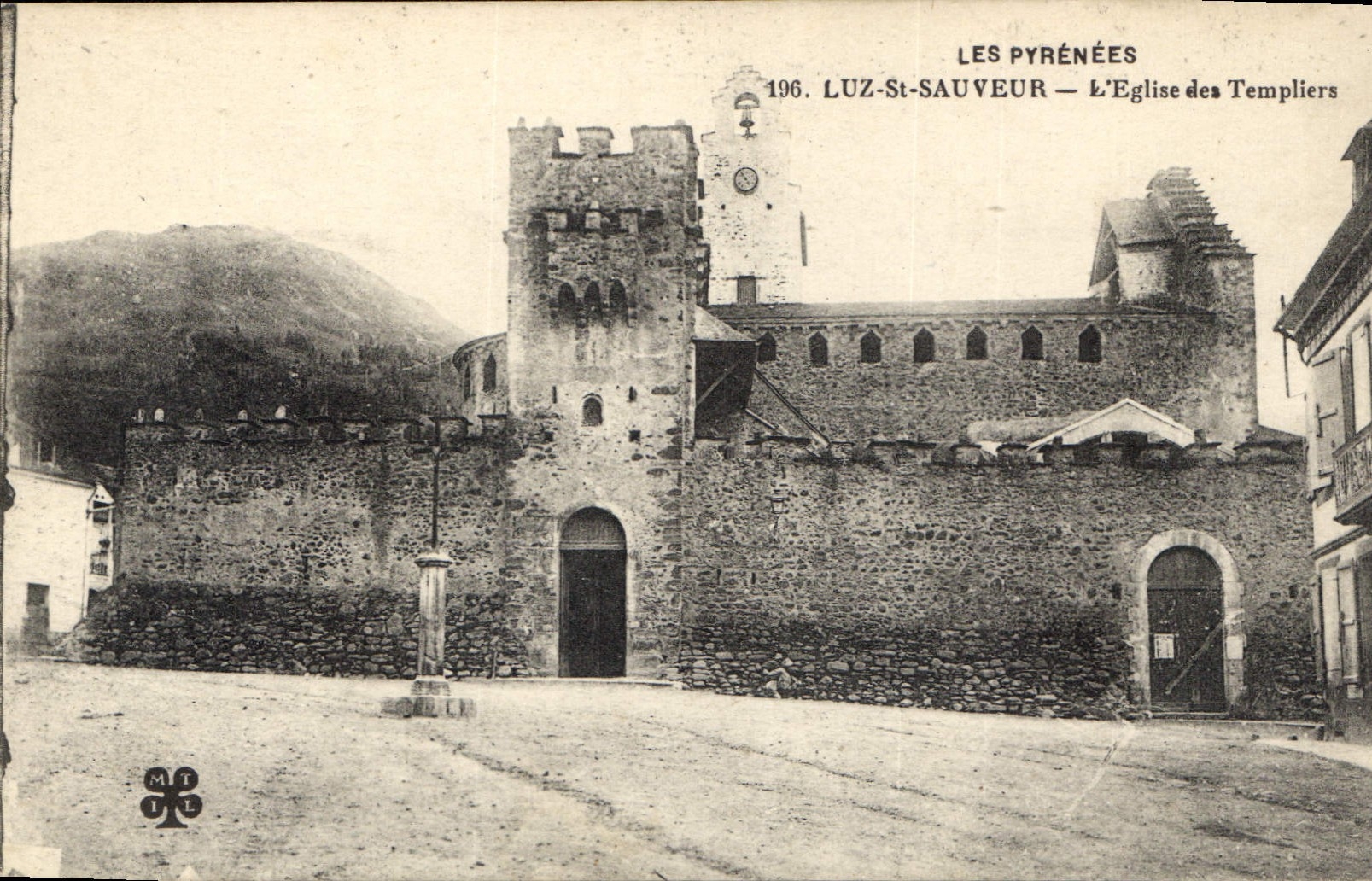 CPA Les Pyrenees Luz St Sauveur l'Eglise des Templiers 