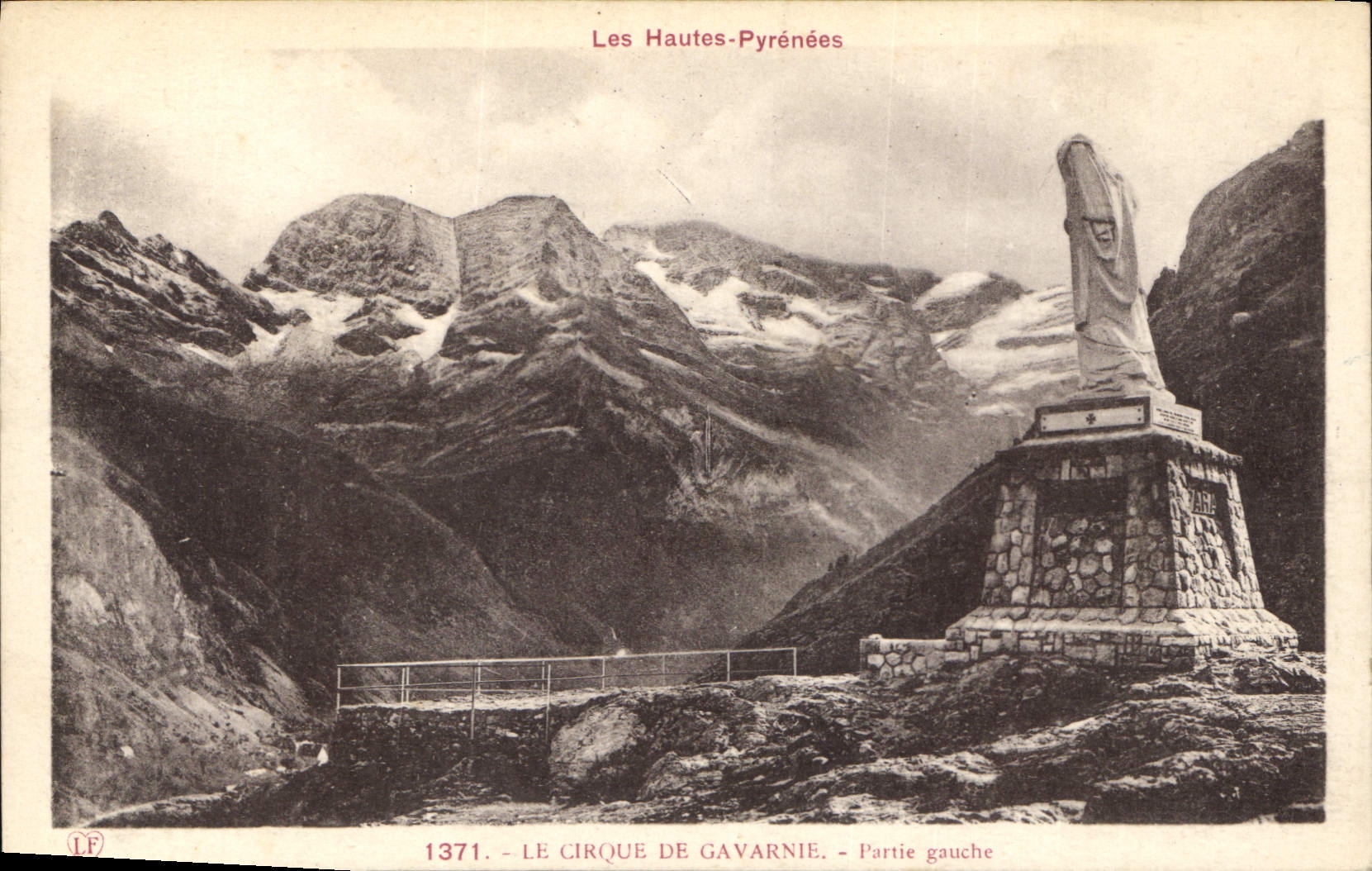 CPA Les Hautes Pyrenees Le Cirque de Gavarnie Partie Gauche 
