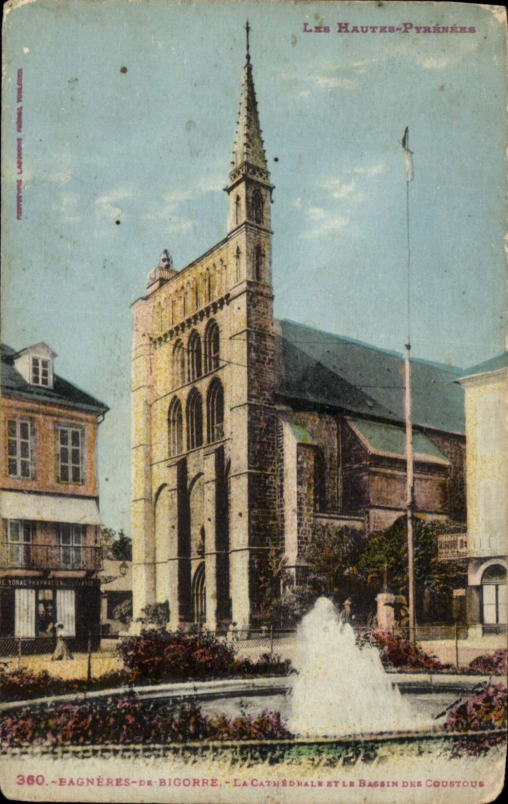 CPA Les Hautes Pyrenees Bagneres de Bigorre la Cathedrale et la Bassin des Coustous 