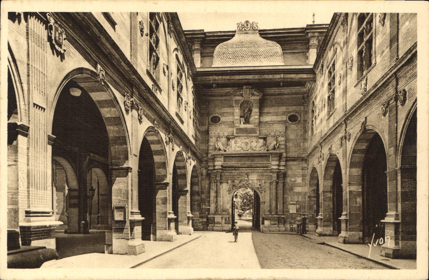 CPA Toulouse Hte Garonne le Capitole Cour Henri IV 