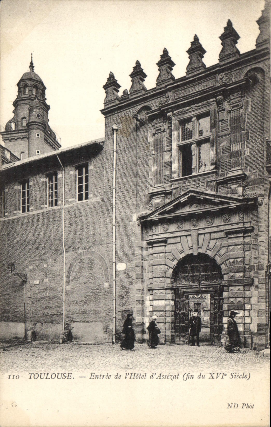 CPA Toulouse Entree de l'Hotel d'Assezat fin du XVI siecle