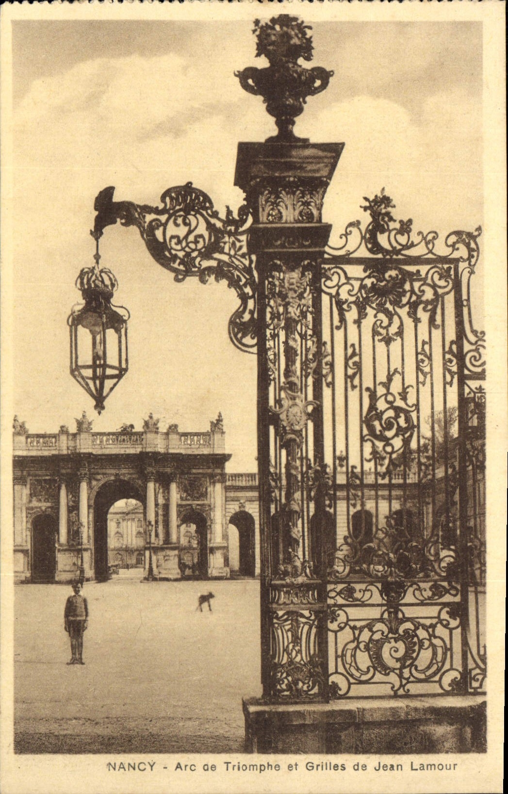CPA Nancy Arc de Triomphe et Grilles de Jean Lamour