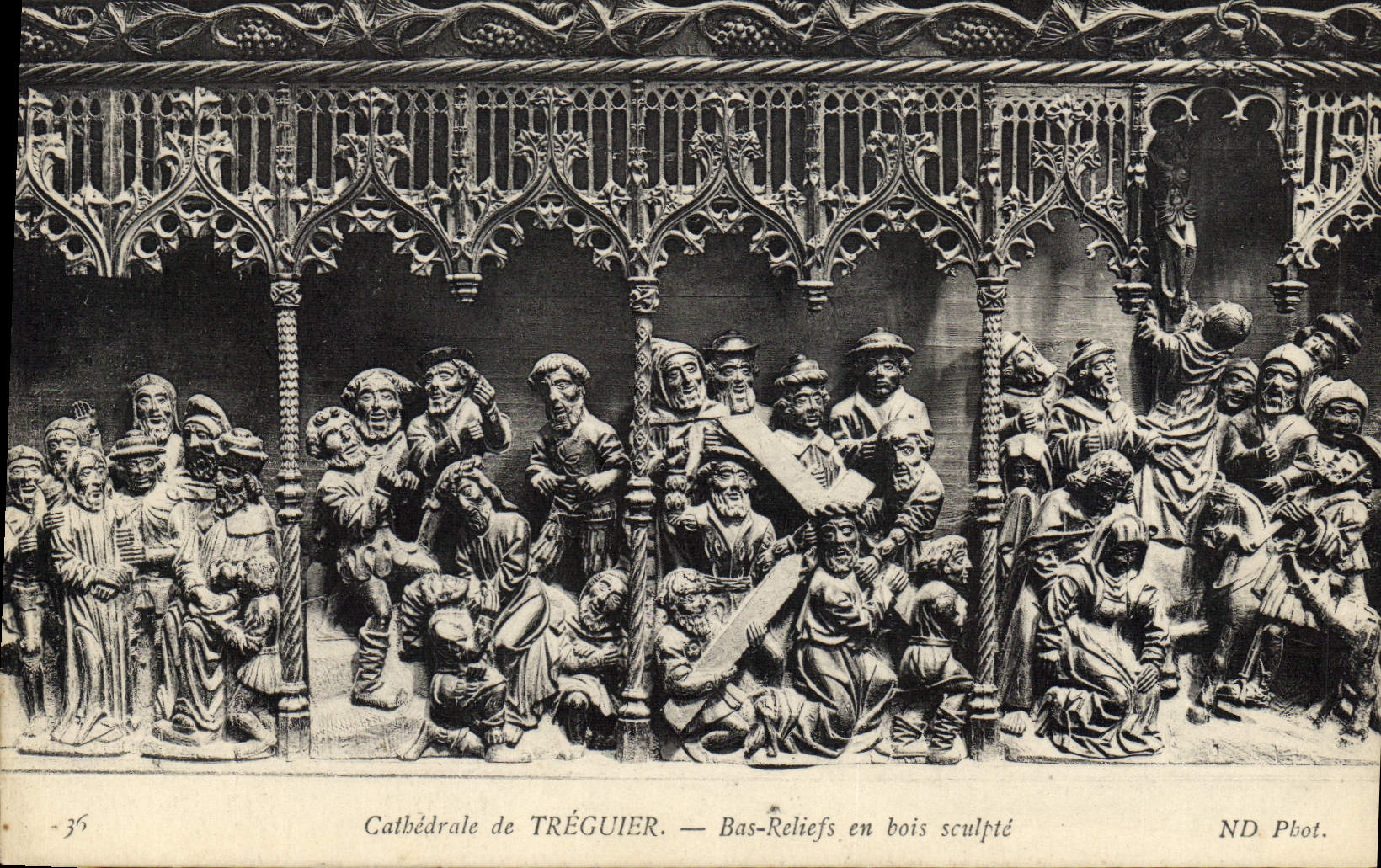 CPA Cathedrale de Treguier Bas Reliefs en bois sculpte 