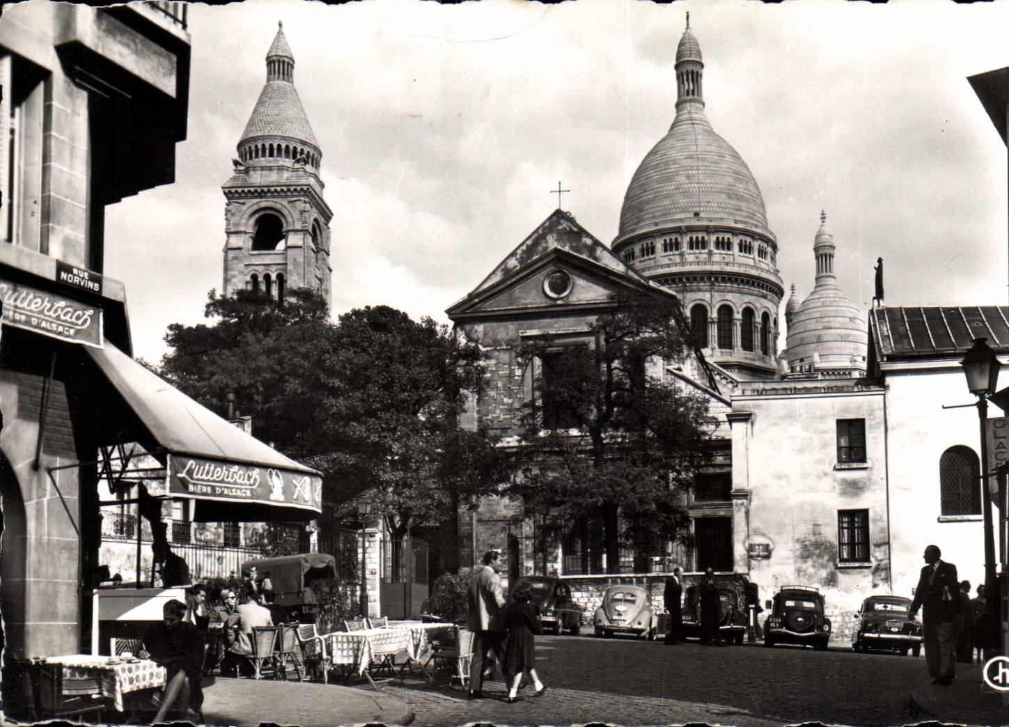 CPA Paris le Sacre Coeur et l'Eglise Saint Pierre