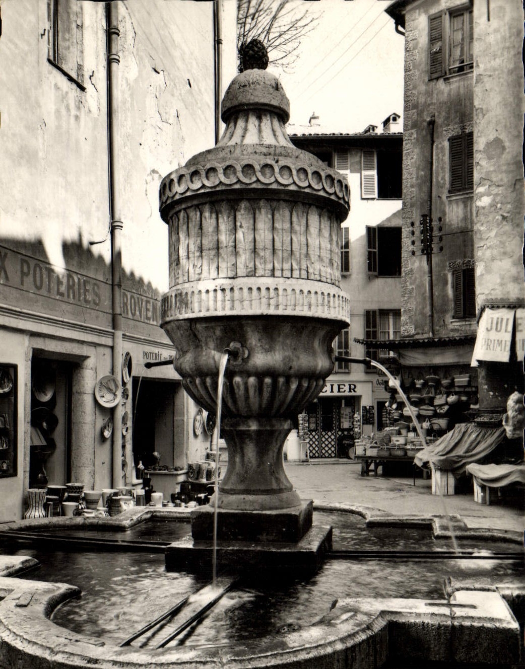 CPA Vence A M la Fontaine du Peyra 