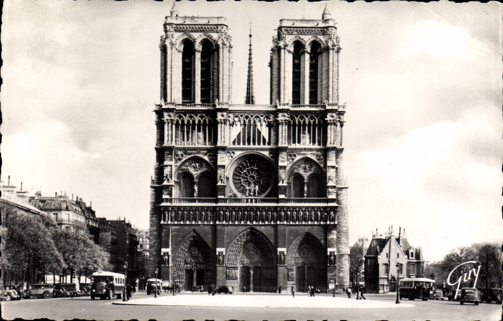 CPA Paris et se Merveilles Cathedrale Notre Dame et le Parvis