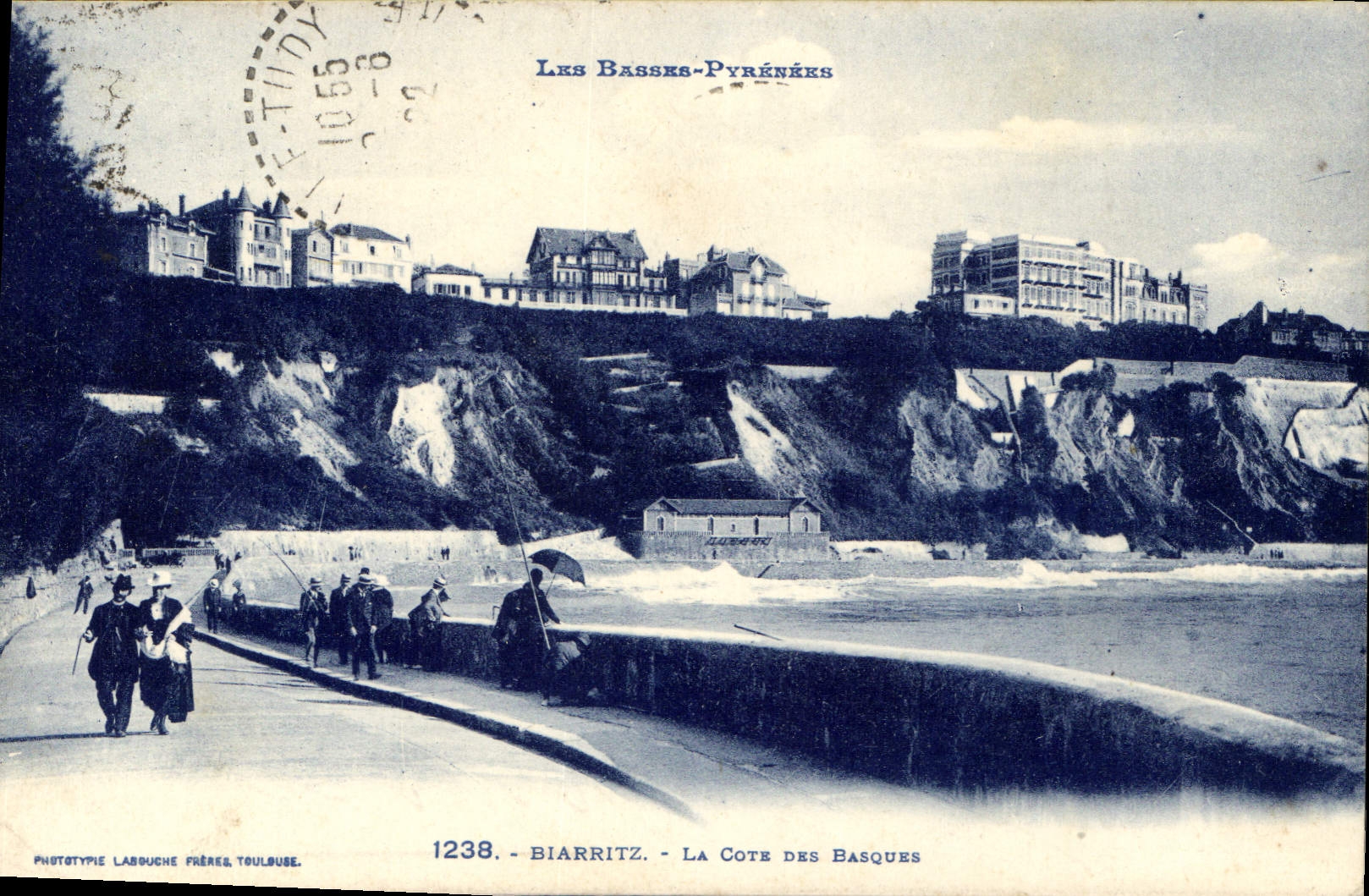 CPA Les Basses Pyrenees Biarritz la Cote des Basques 