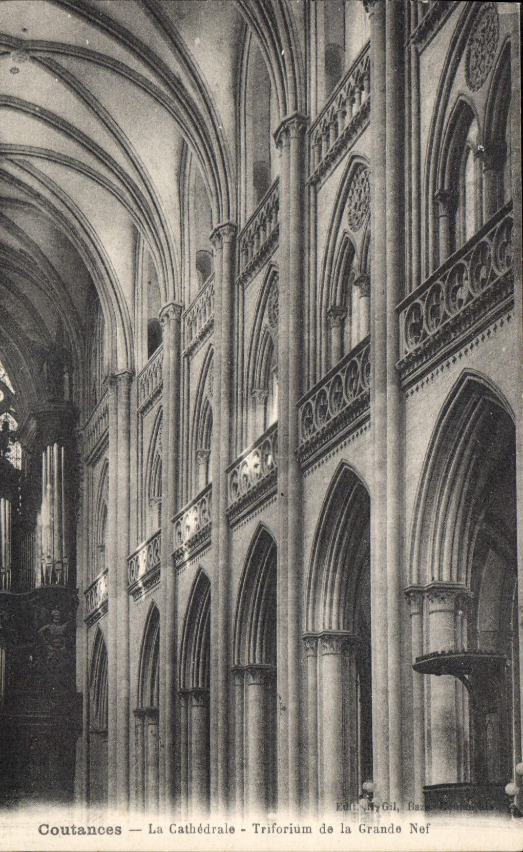CPA Coutances la Cathedrale Triforium de la Grande Nef