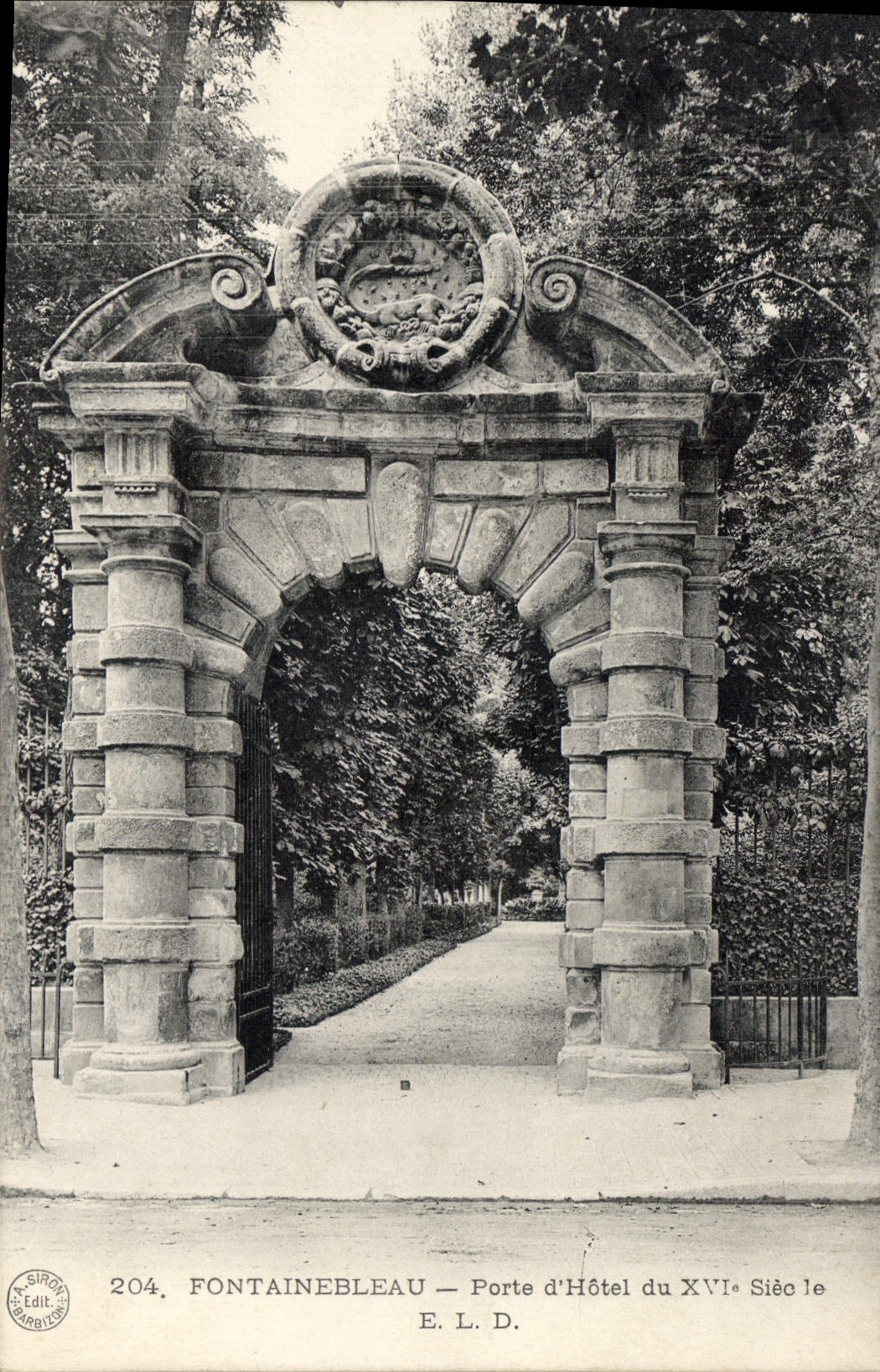 CPA Fontainebleau Porte d'Hotel du XVI siecle 