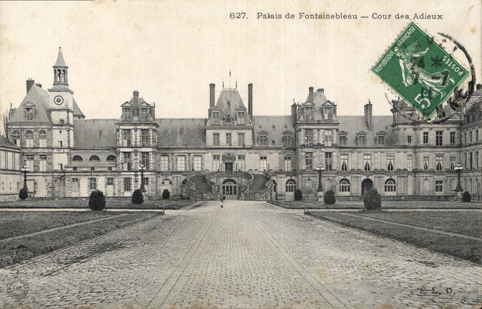 CPA Palais de Fontainebleau Cour des Adieux 