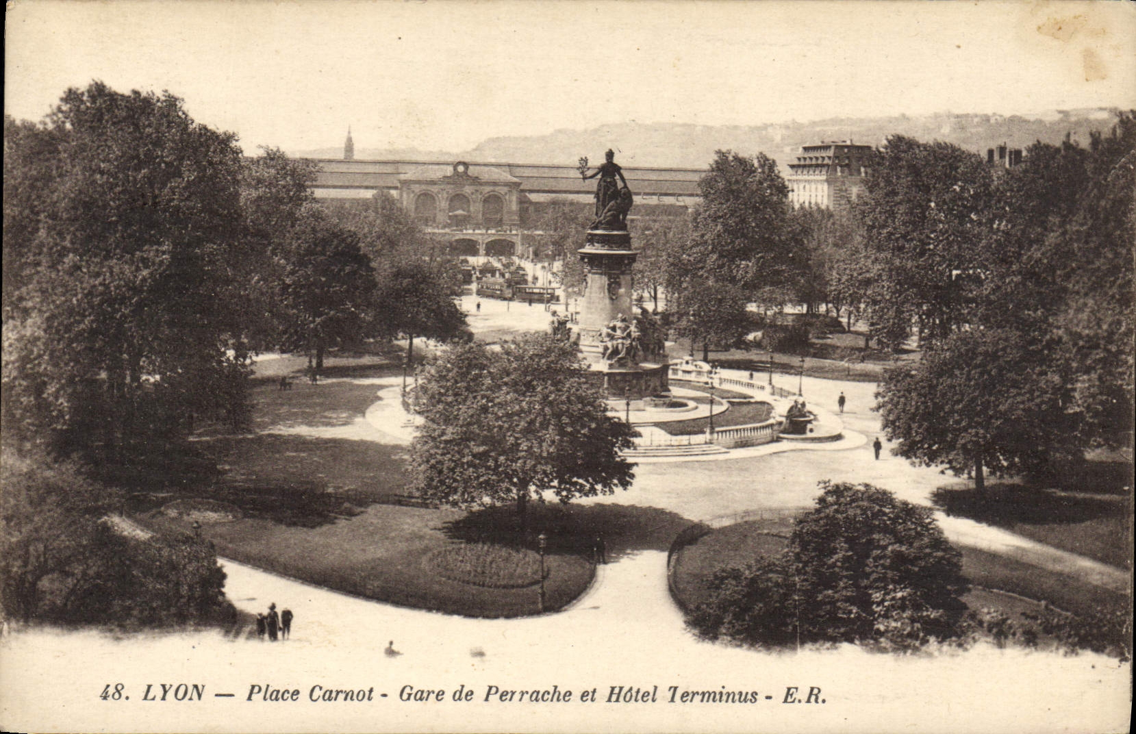 CPA Lyon Place Carnot Gare de Perrache et Hotel Terminus 