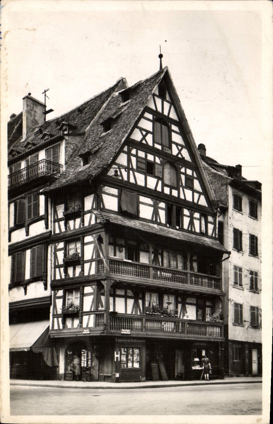 CPA Strasbourg Vieille Maison Place du Marche aux Cochons de Lait
