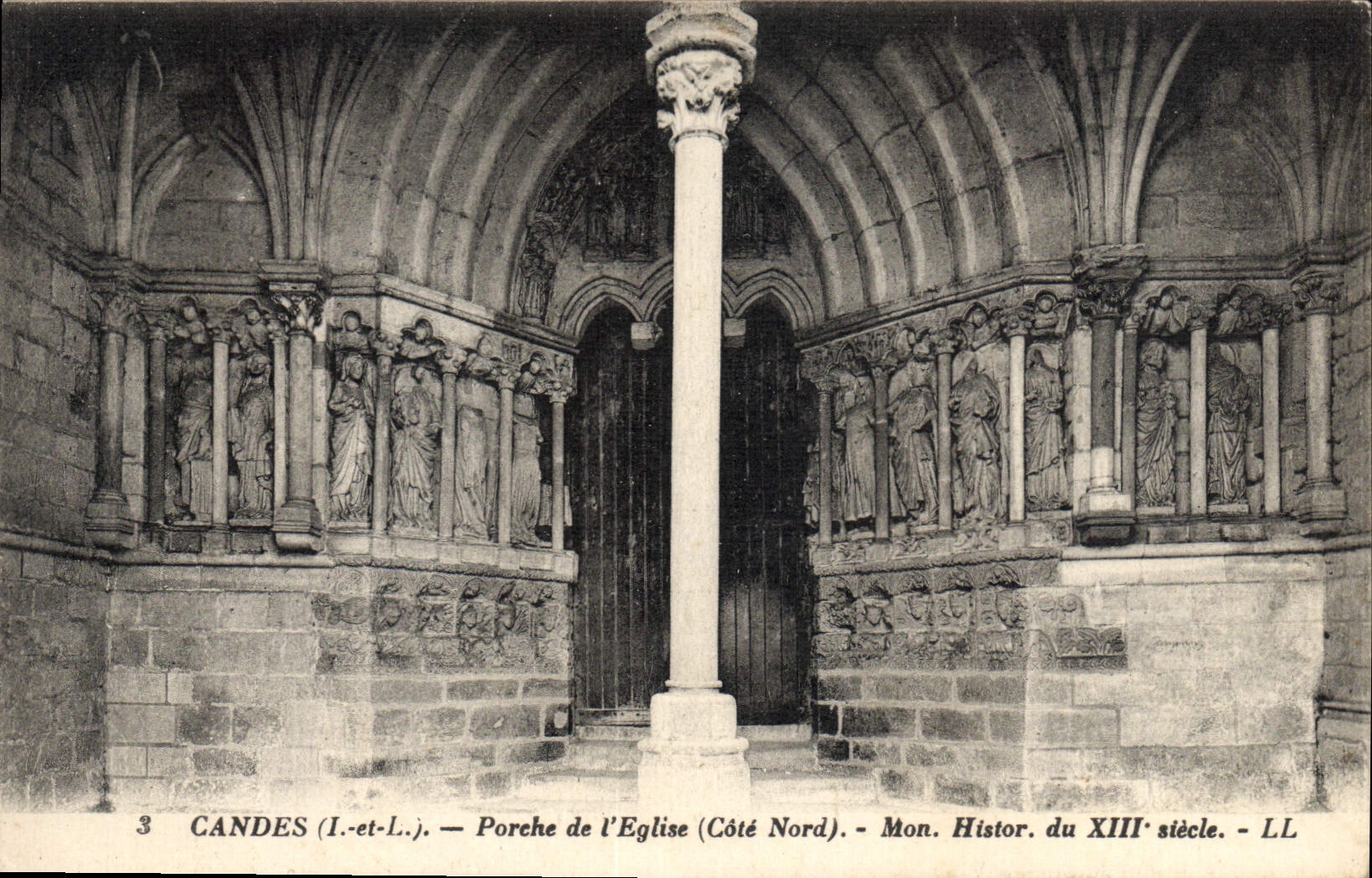 CPA Candes I et L Porche de l'Eglise Cote Nord Mon histor du XIII siecle