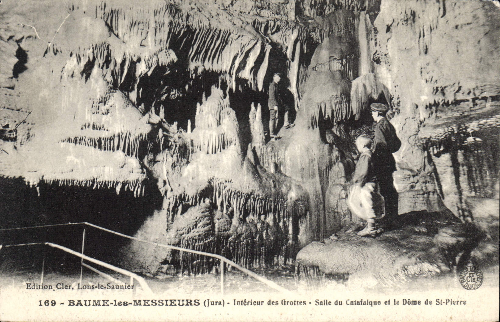 CPA Baume les Messieurs Jura Interieur des Grottes Salle du Catafalque et le Dome de St Pierre