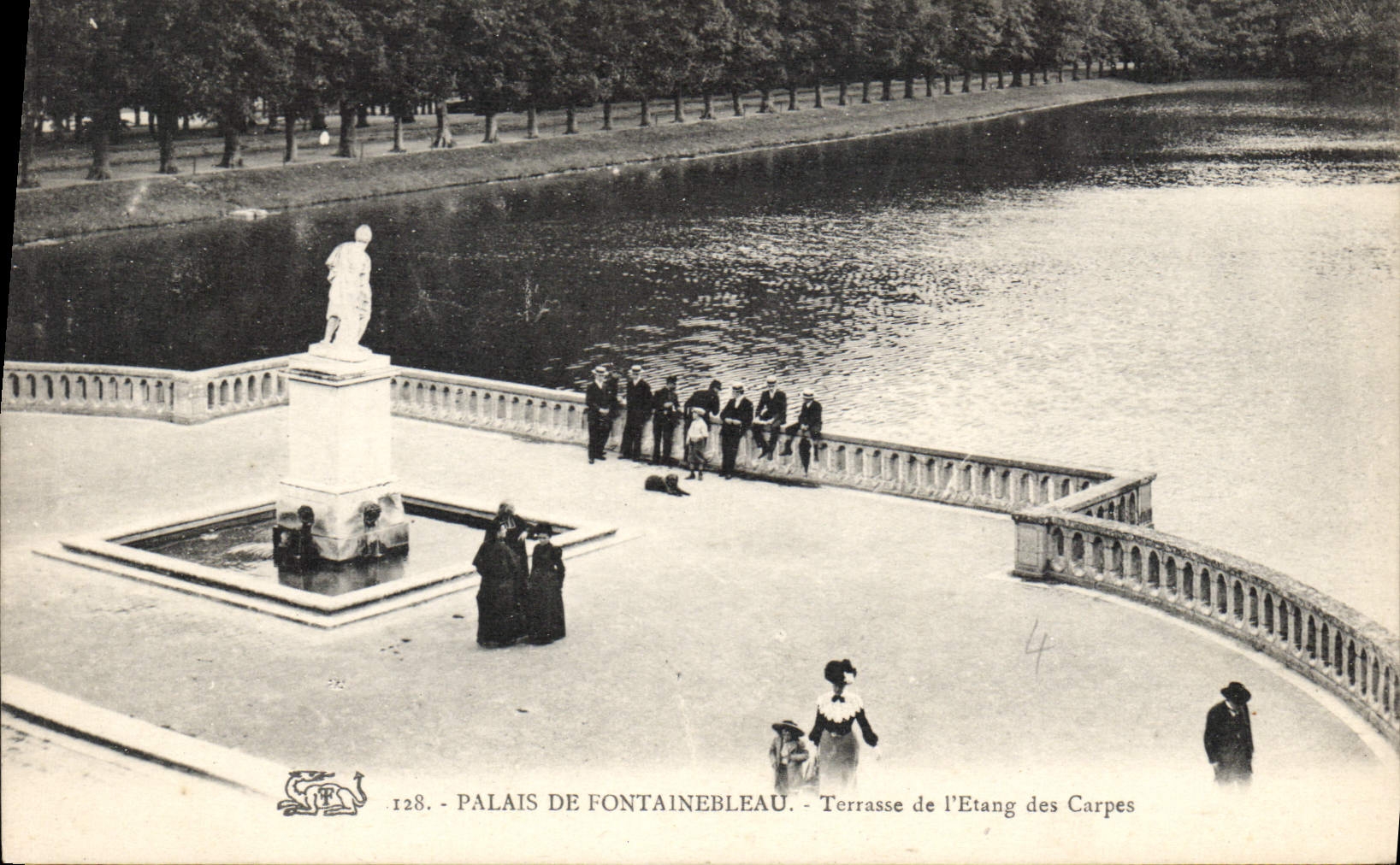 CPA Palais de Fontainebleau Terrasse de l'Etang des Carpes