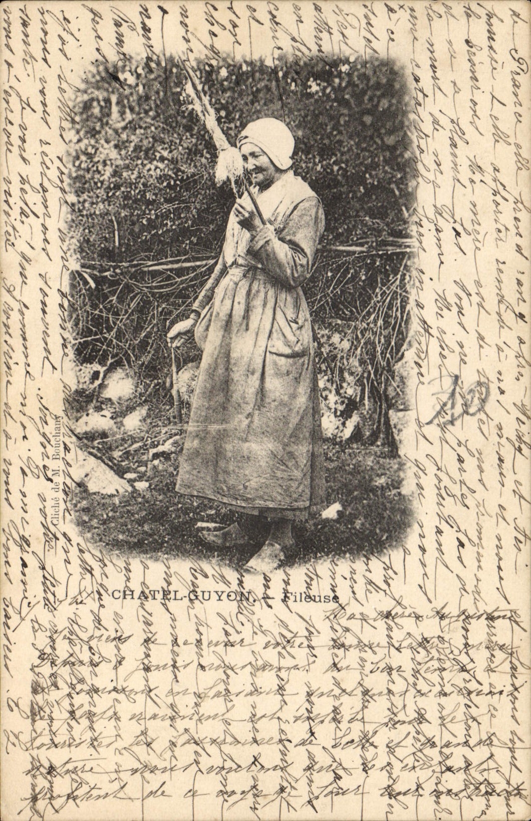 CPA Chatel Guyon Fileuse Folklore