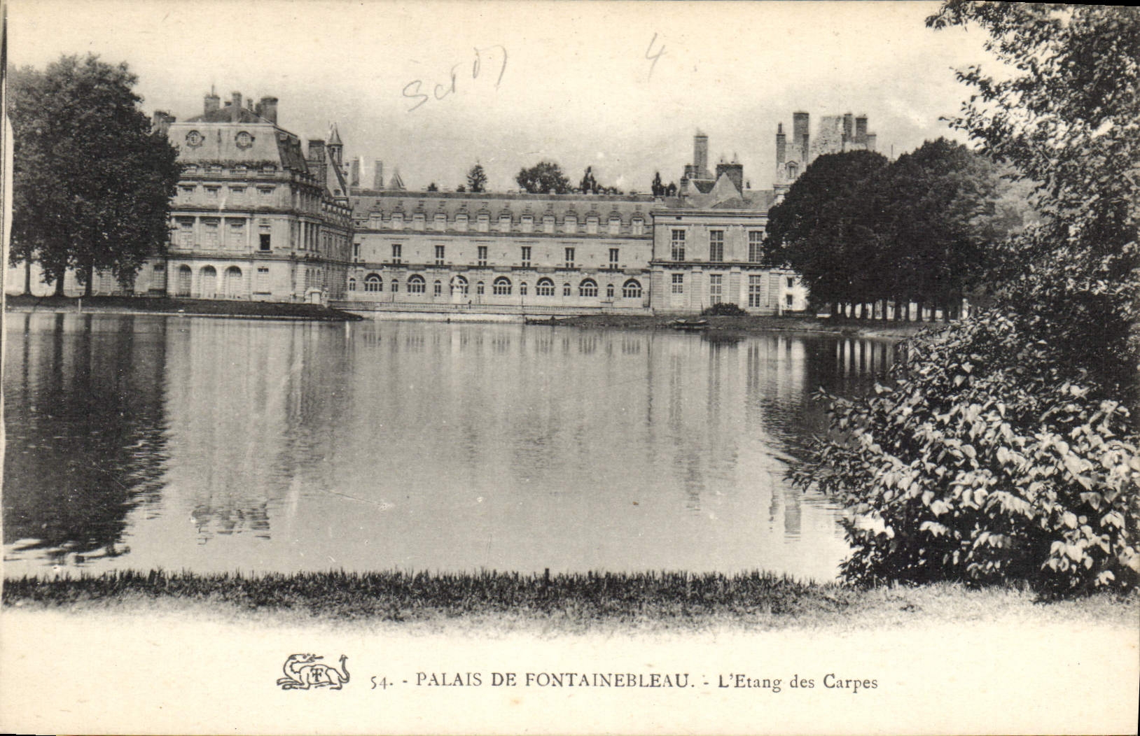 CPA Palais de Fontainebleau l'Etang des Carpes