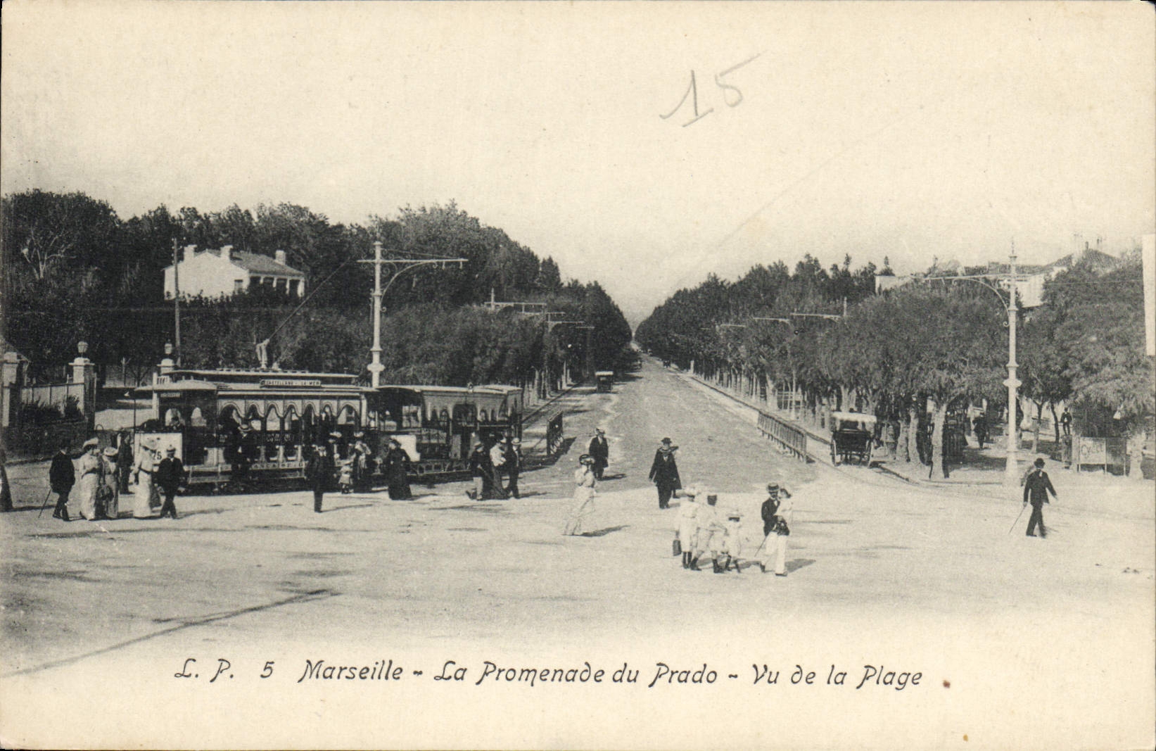 CPA Marseille la Promenade du Prado vu de la Plage 