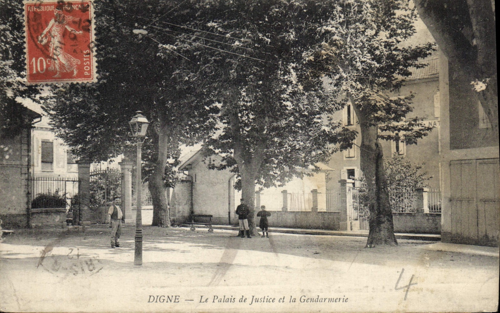 CPA Digne le Palais de Justice et la Gendarmerie