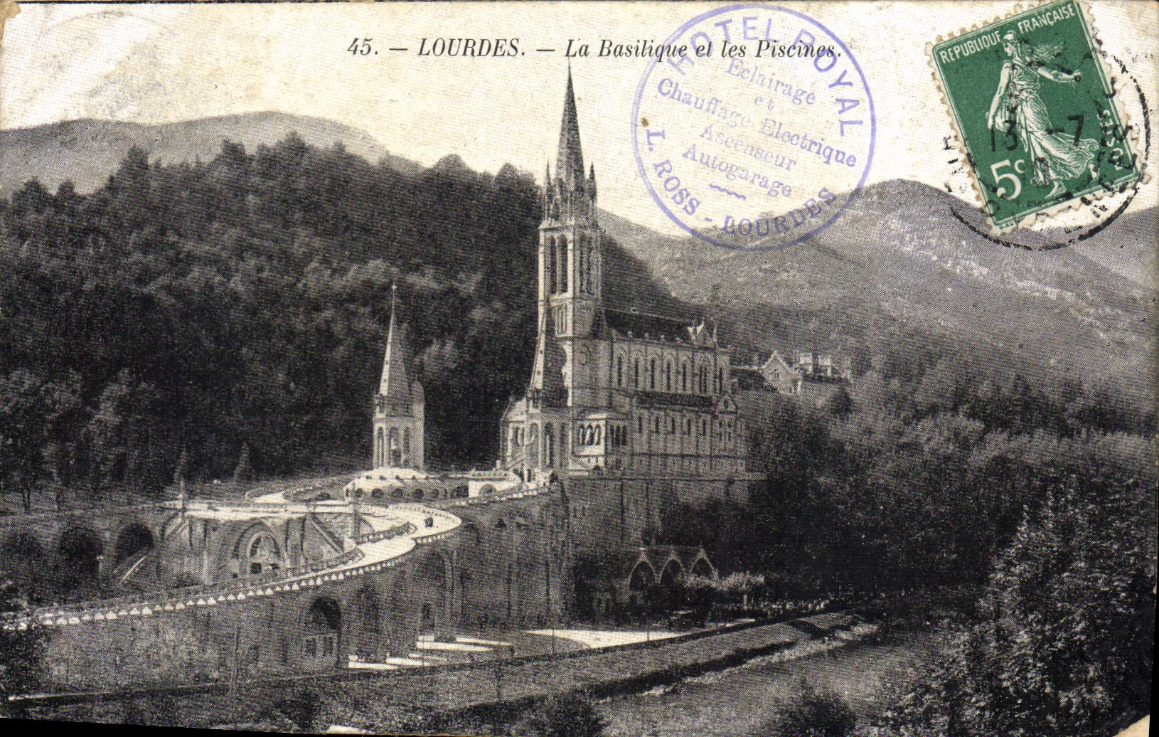 CPA Lourdes la Basilique et les Piscines 