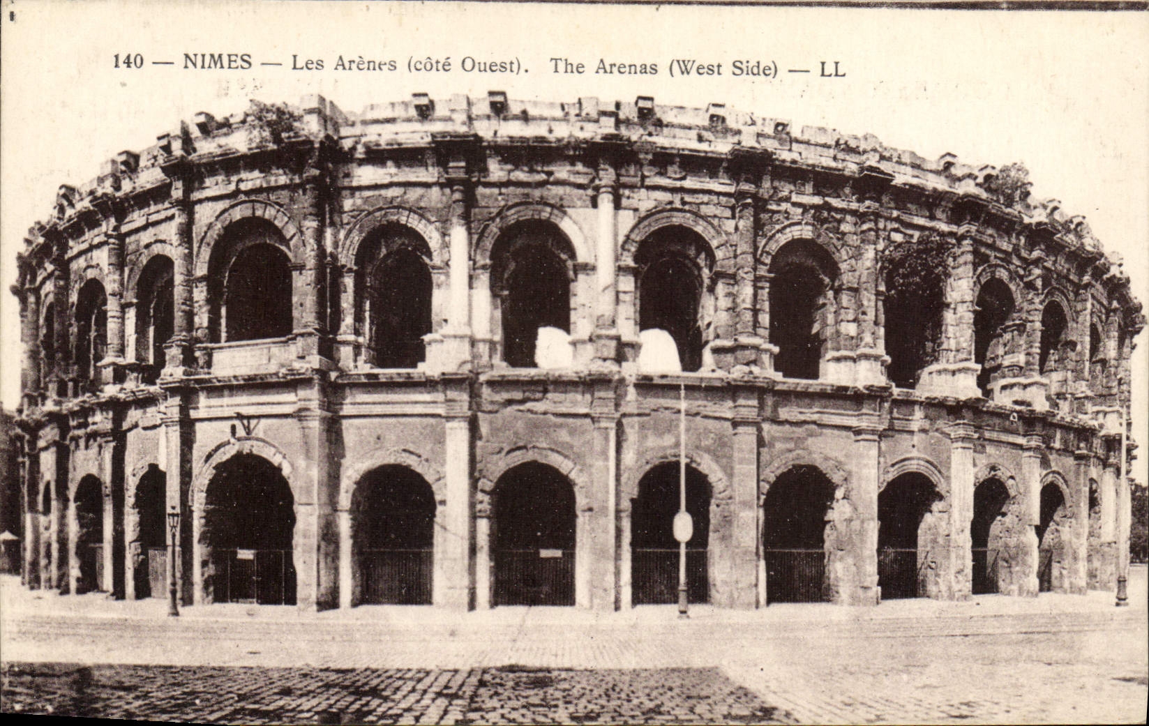 CPA Nimes Les Arenes cote ouest 