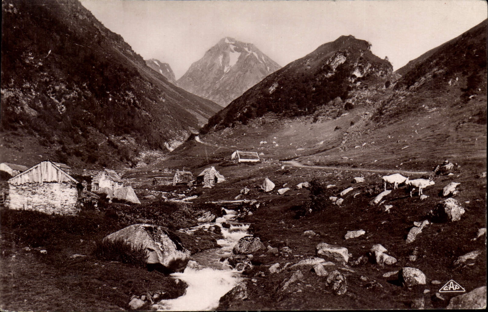 CPA Bagneres de Bigorre Cabanes de Tramezaygues et Pic du Midi