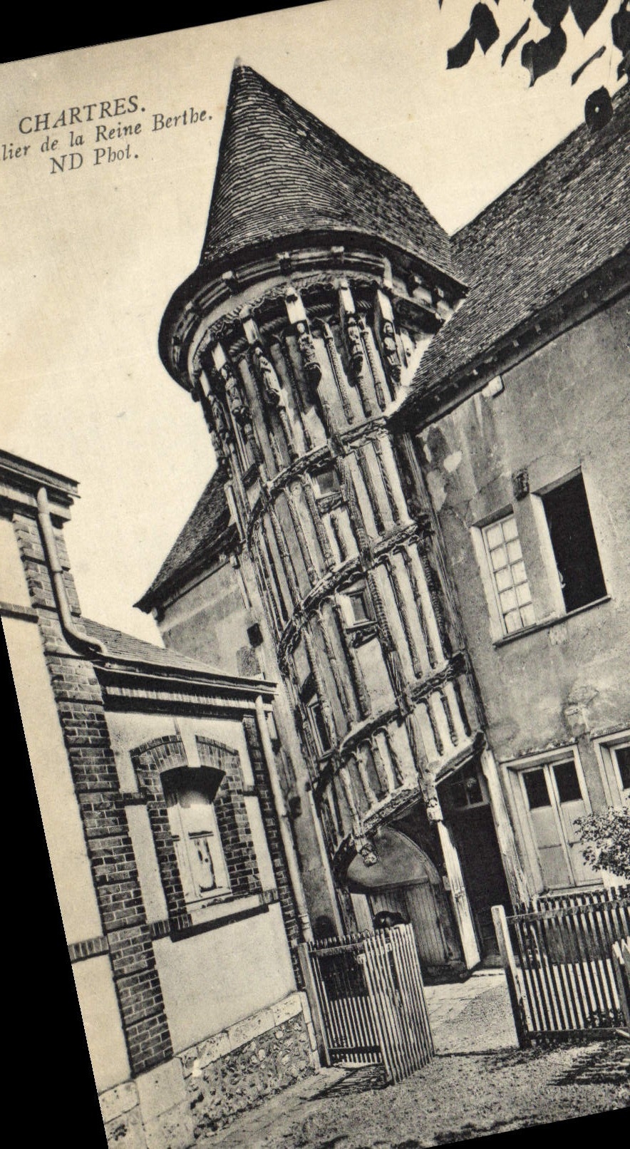 CPA Chartres Escalier de la Reine Berthe