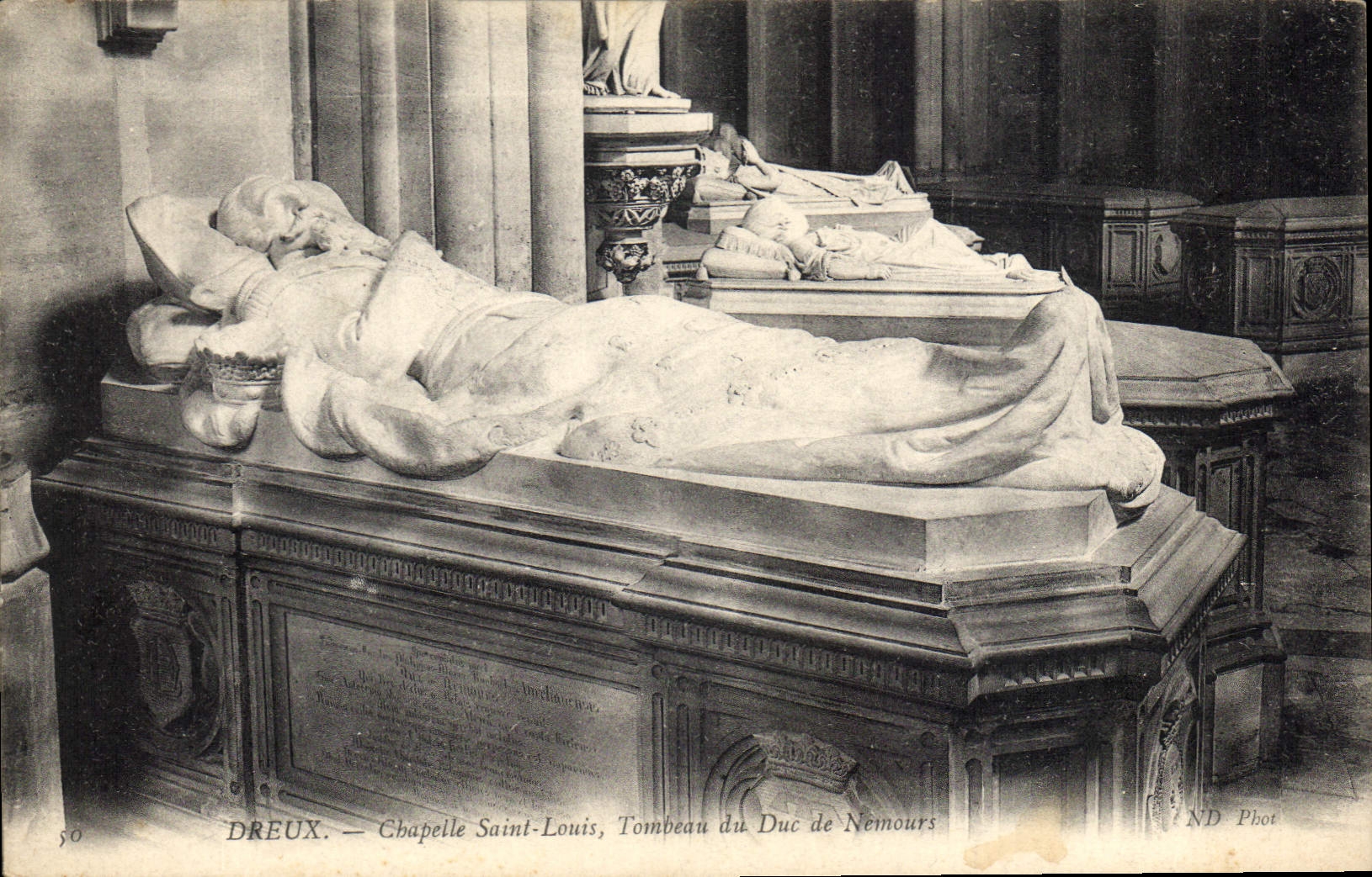 CPA Dreux Chapelle Saint Louis Tombeau du Duc de Nemours 