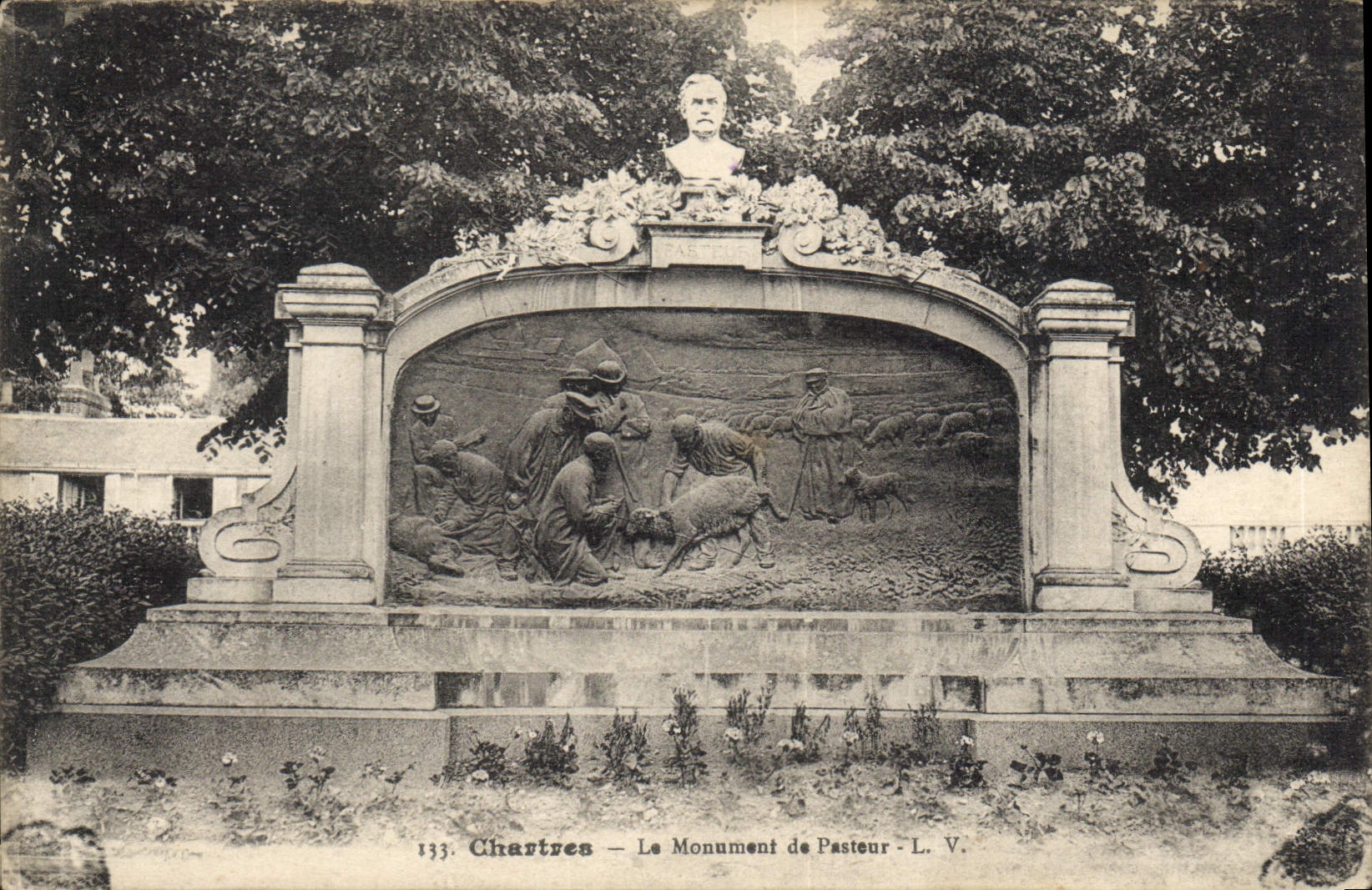 CPA Chartres Le Monument de Pasteur 