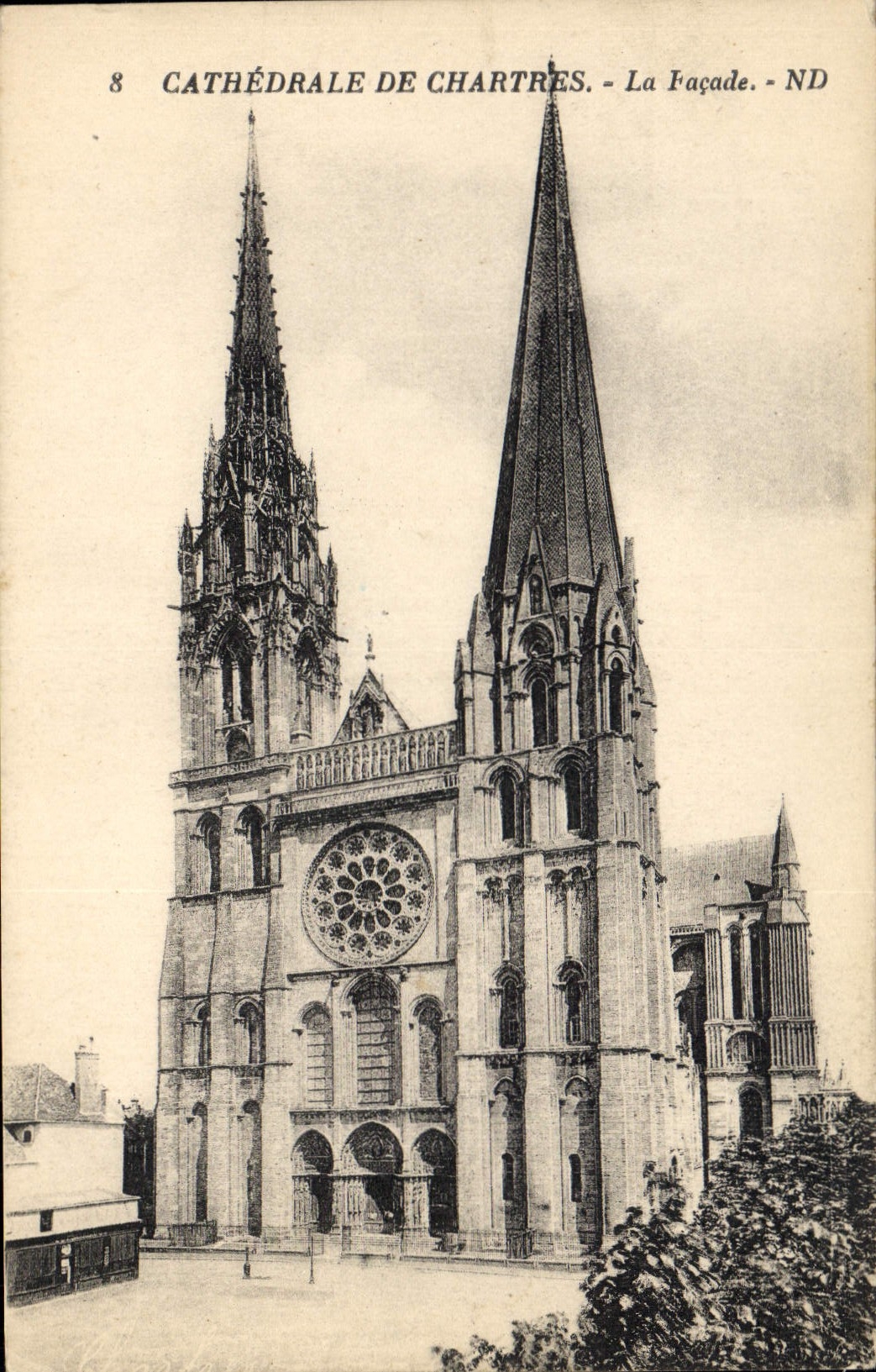 CPA Cathedrale de Chartres La facade 