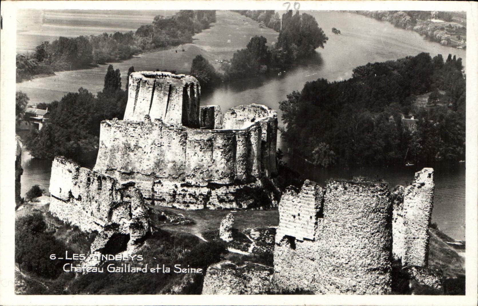 CPA Les Andelys Chateau Gaillard et la Seine