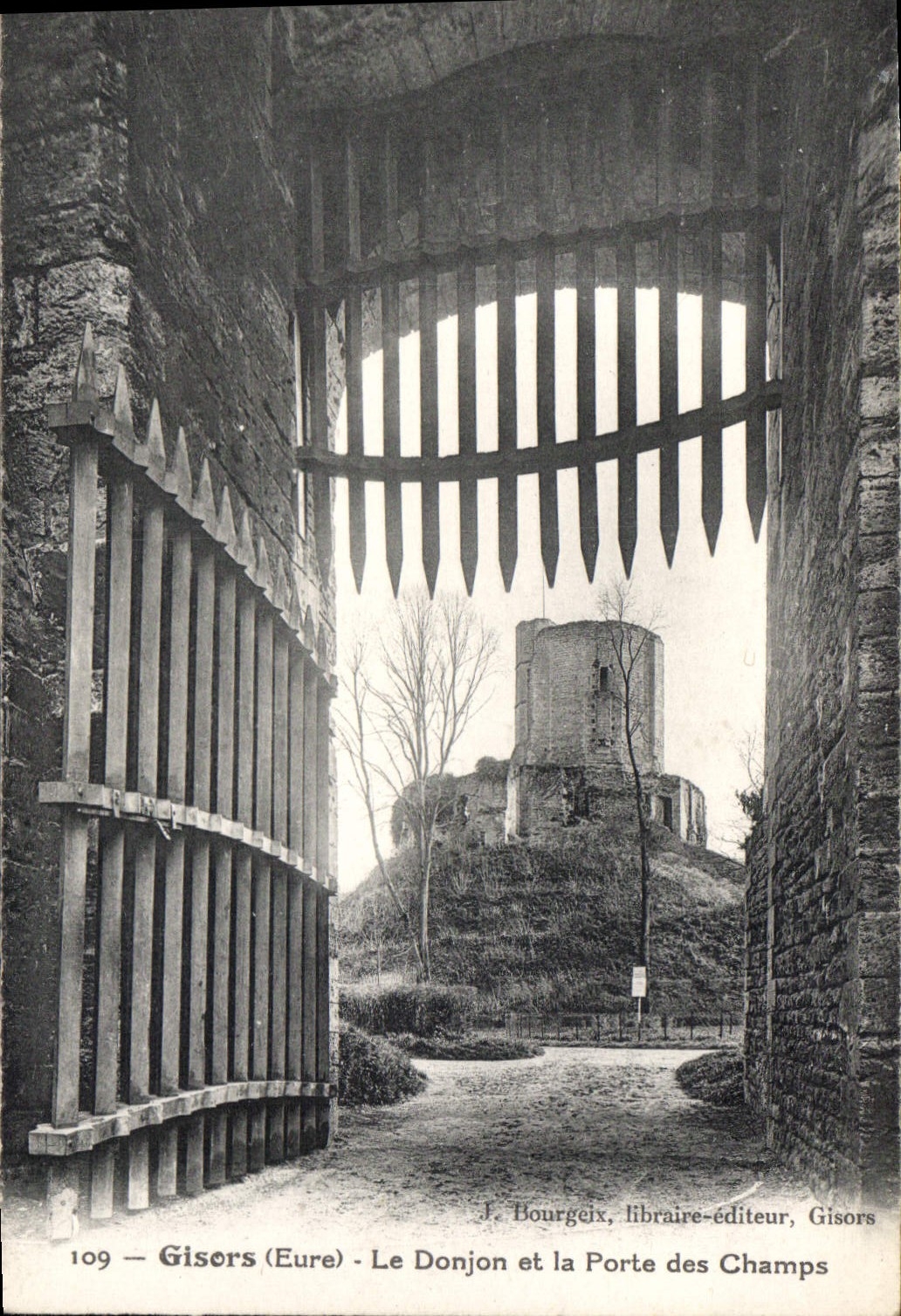 CPA Gisors Eure Le Donjon et la Porte des Champs