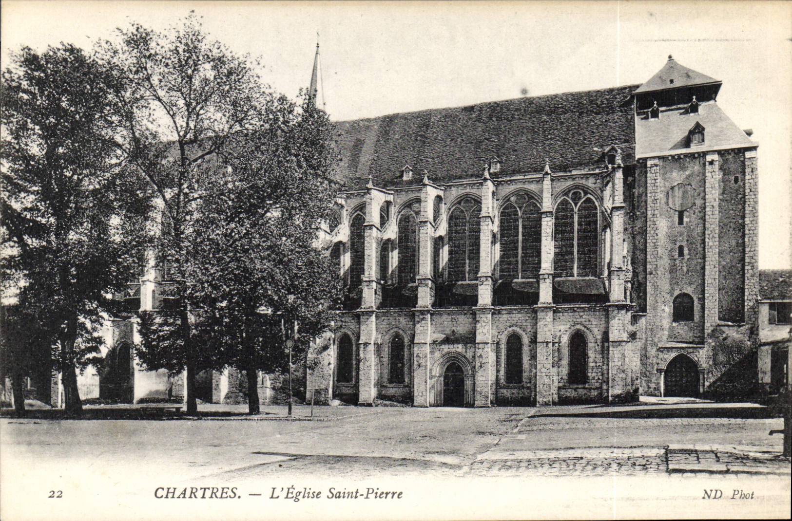 CPA Chartres L'Eglise Saint Pierre 