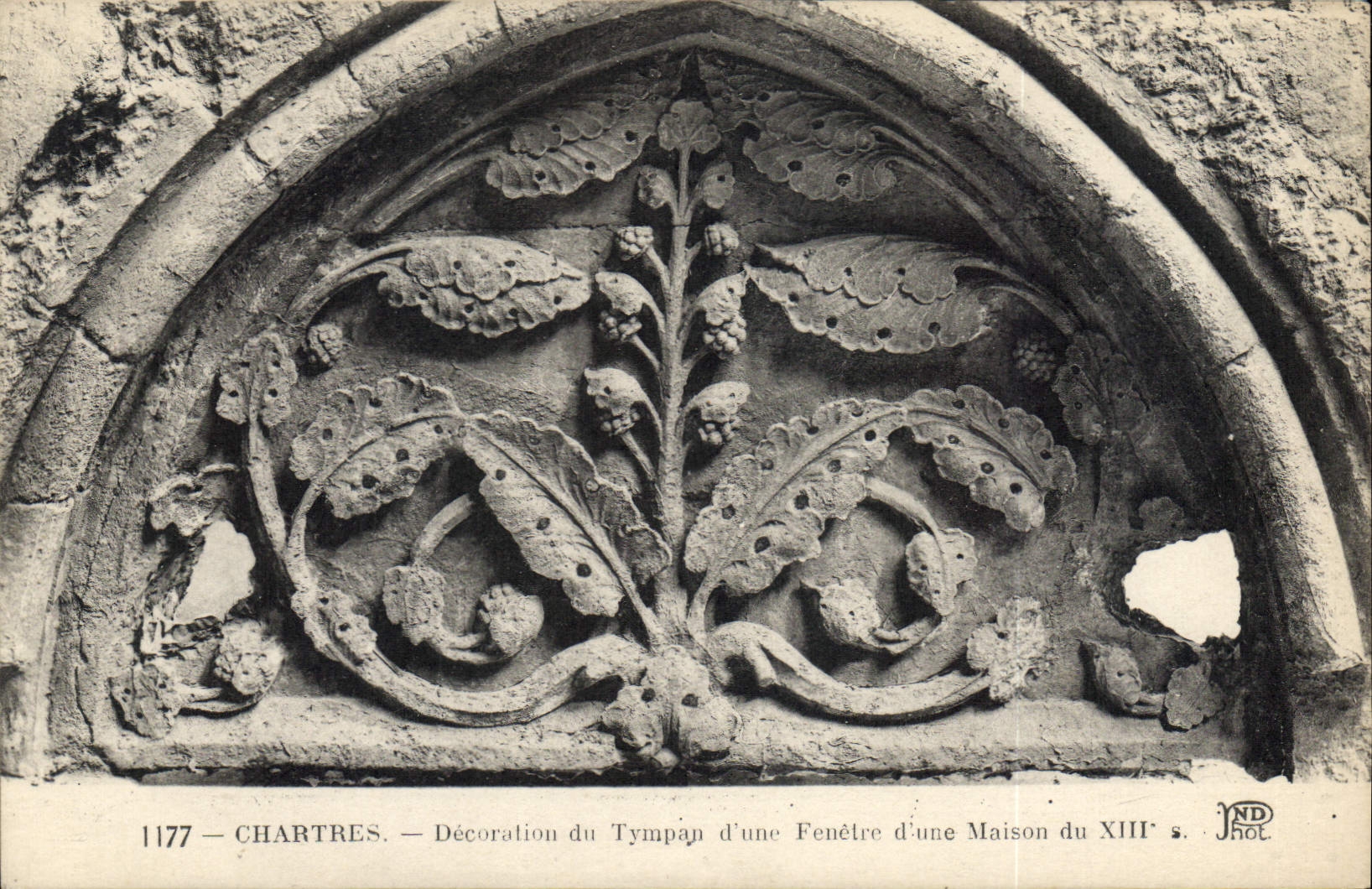 CPA Chartres Decoration du Tympan d'une Fenetre d'une Maison du XIII 