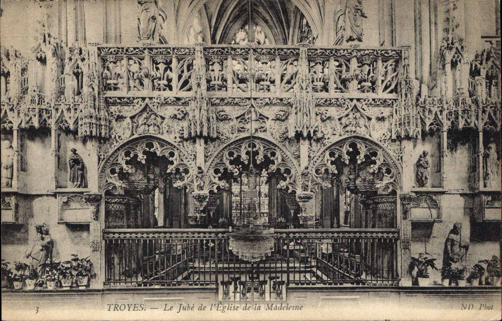 CPA Troyes Le Jube de l'Eglise de la Madeleine 