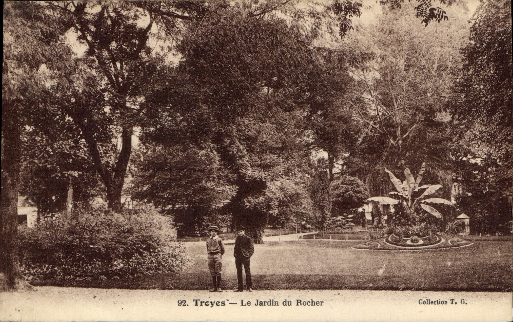 CPA Troyes Le Jardin du Rocher 