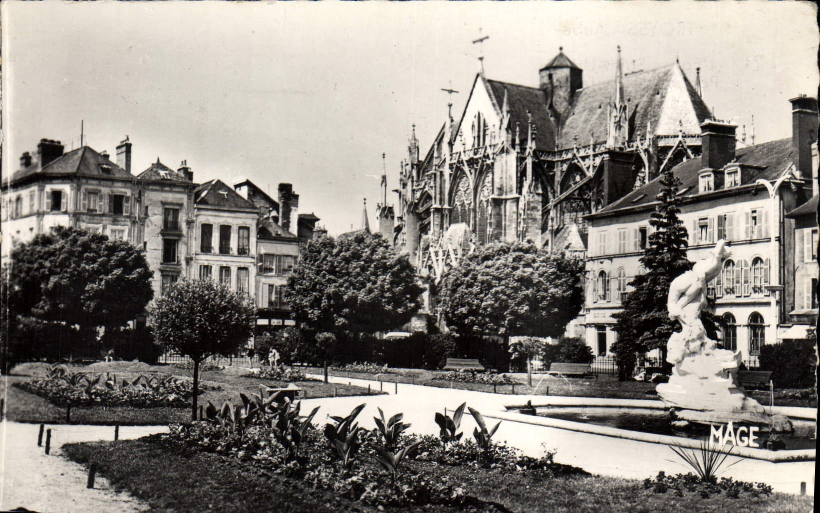 CPA Troyes Aube L'Eglise Saint Urbain parc de la Prefecture 