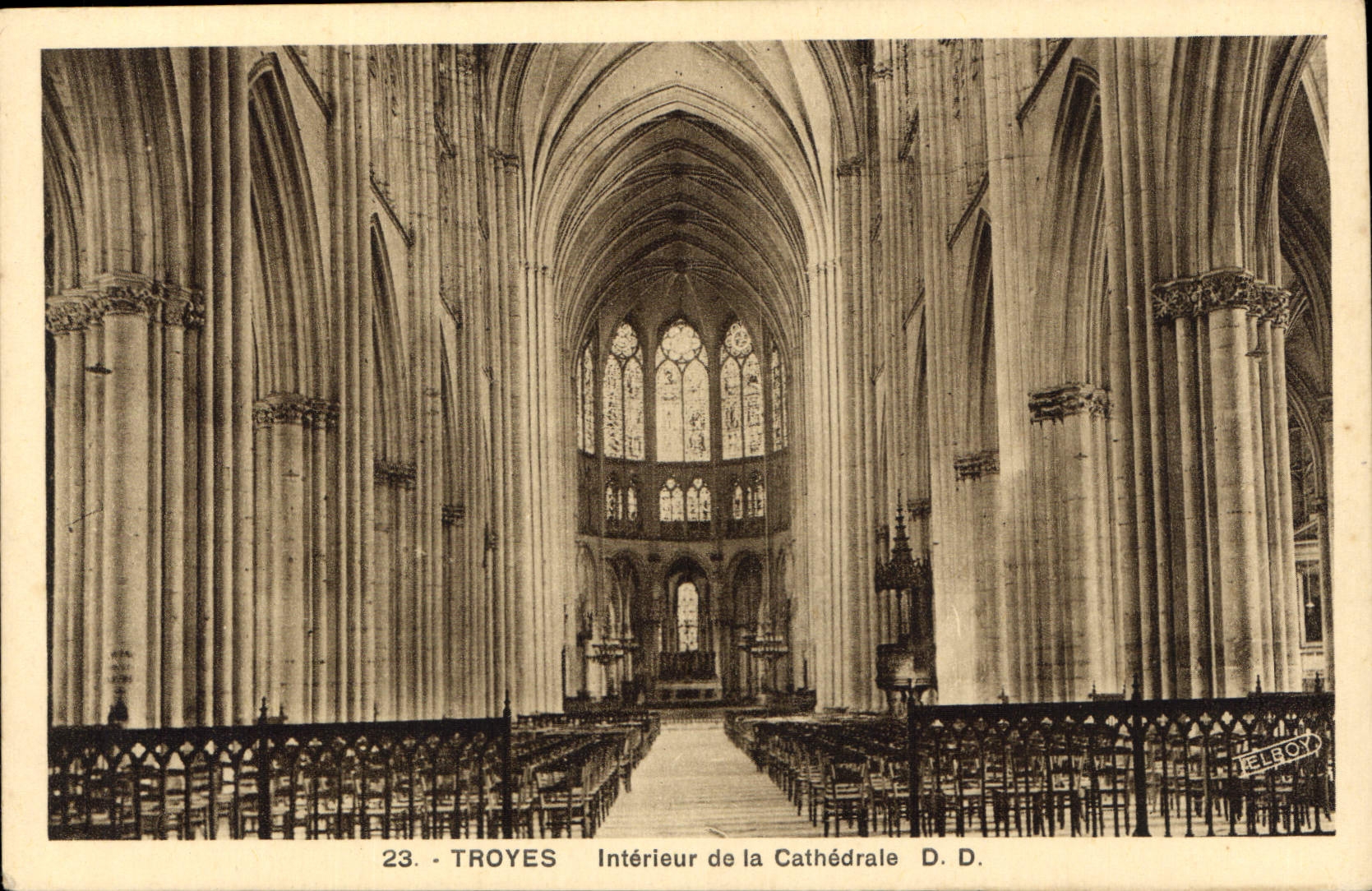 CPA Troyes Interieur de la Cathedrale 
