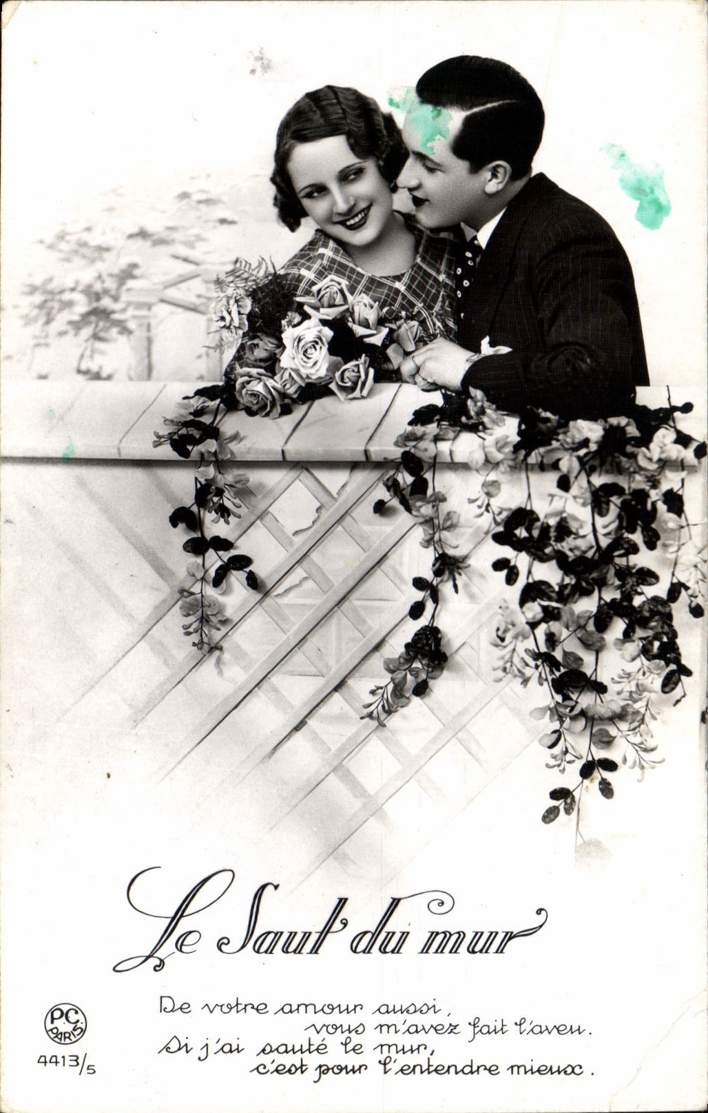 CPA Le Saut du mur Femme