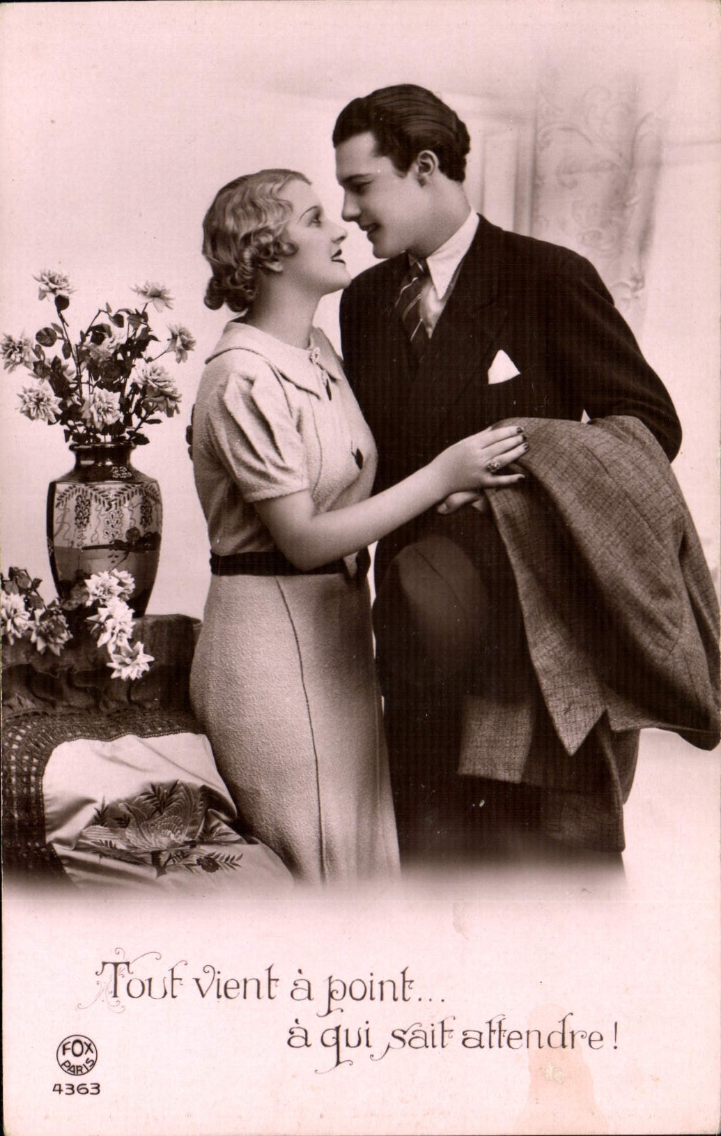 CPA Tout vient a point a qui sait attendre Femme