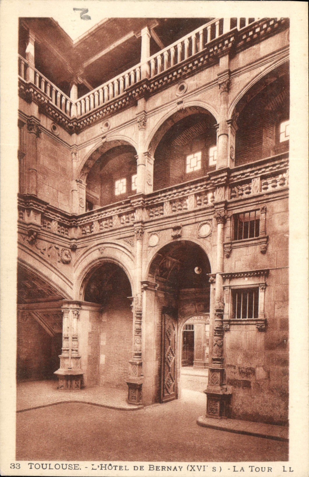 CPA Toulouse L'Hotel de Bernay XVIs la tour