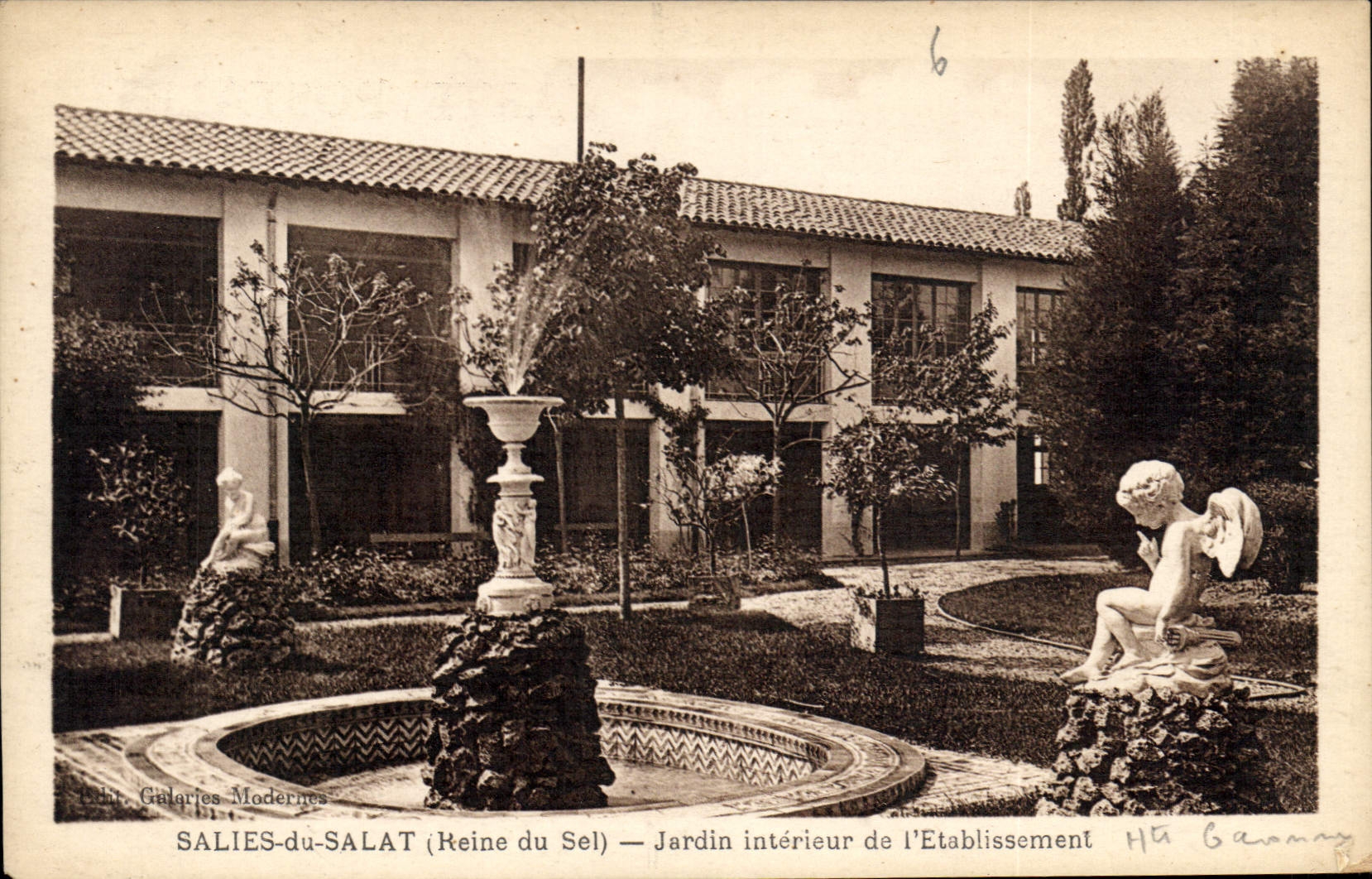CPA Salies du Salat Heine du Sel Jardin interieur de l'Etablissement