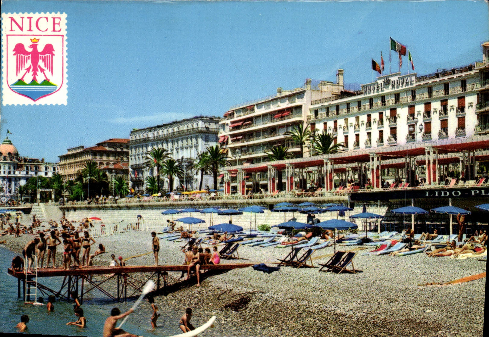 CPA Au soleil de la Cote d'Azur La plage La promenade des Anglais
